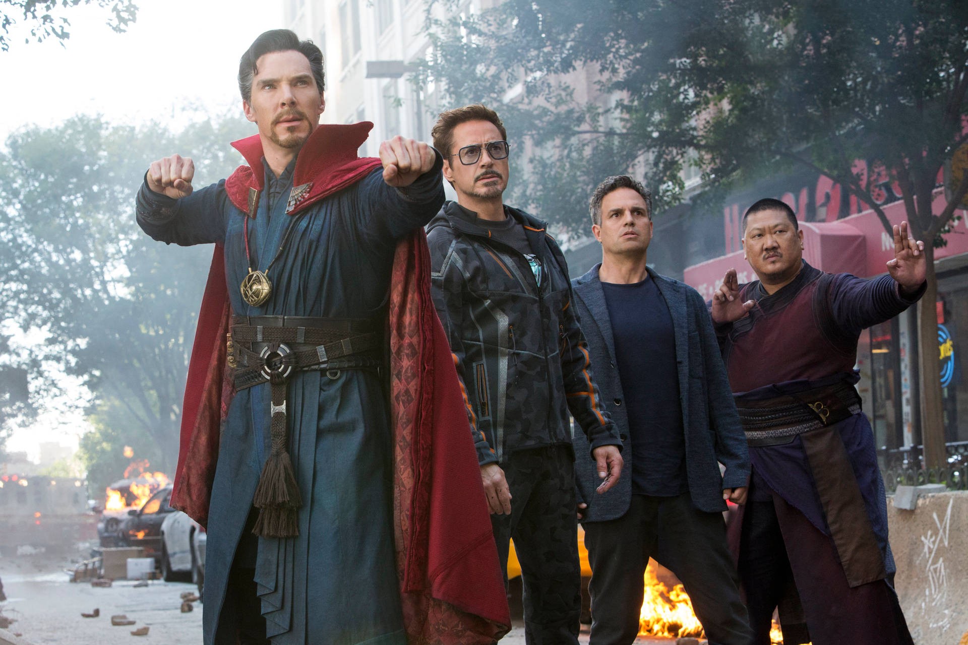 Avengers Infinity War 4k Street Pose Background
