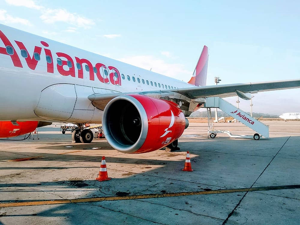 Avianca Airline Boeing 787-8 Engine Background