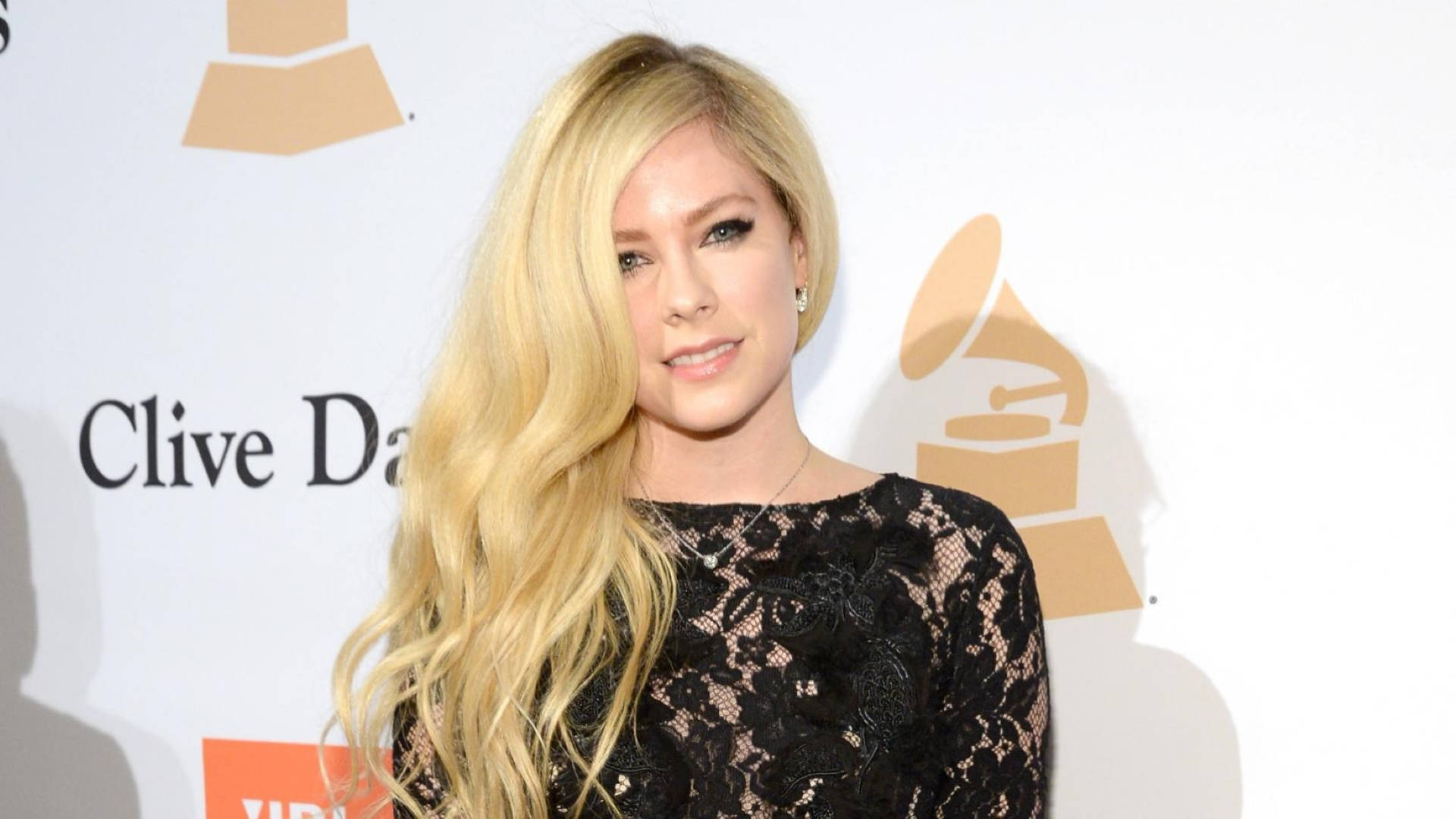 Avril Lavigne At 2016 Pre-grammy Gala Background