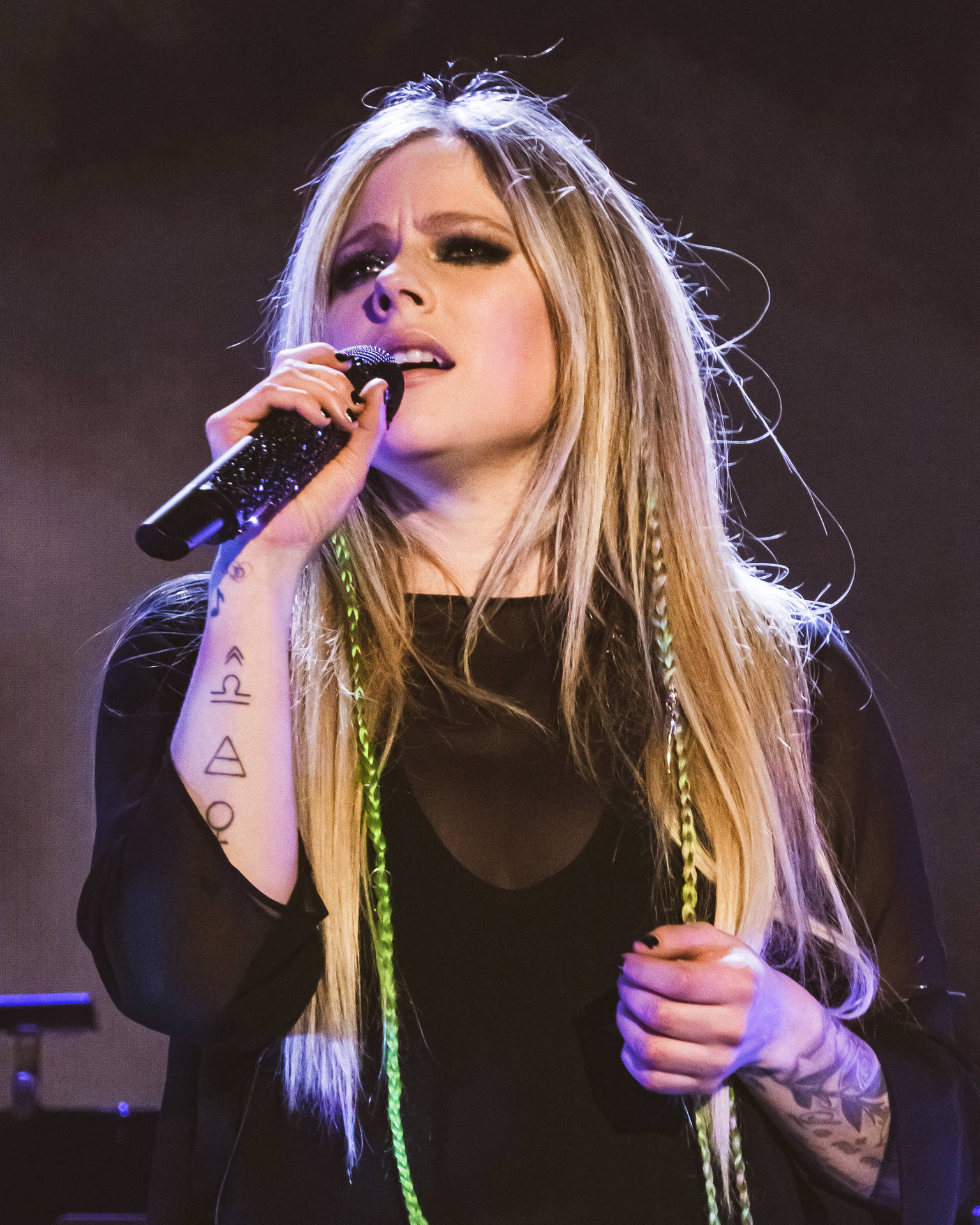 Avril Lavigne At Greek Theater Background