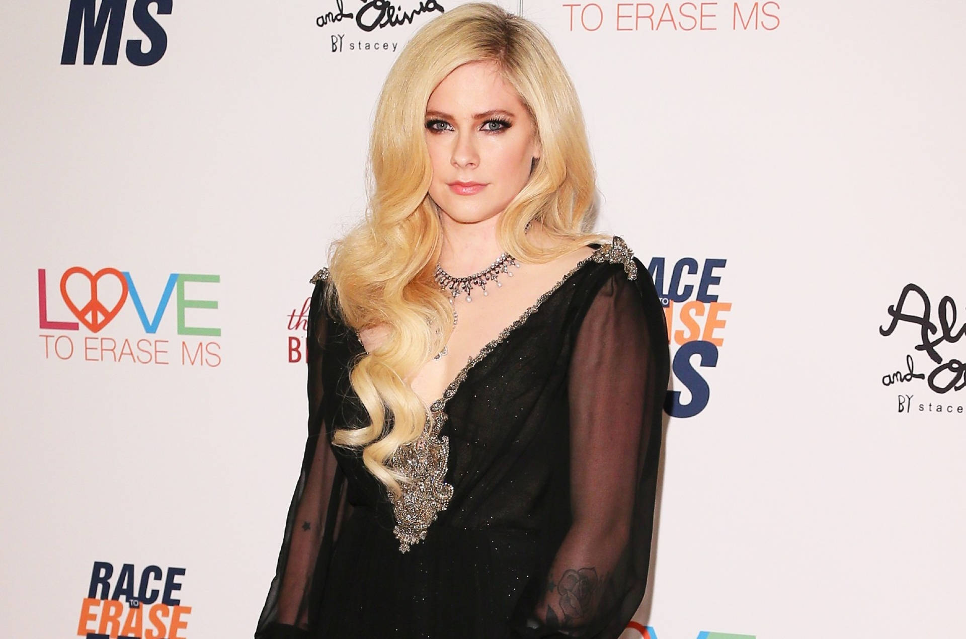 Avril Lavigne At Ms Gala Background