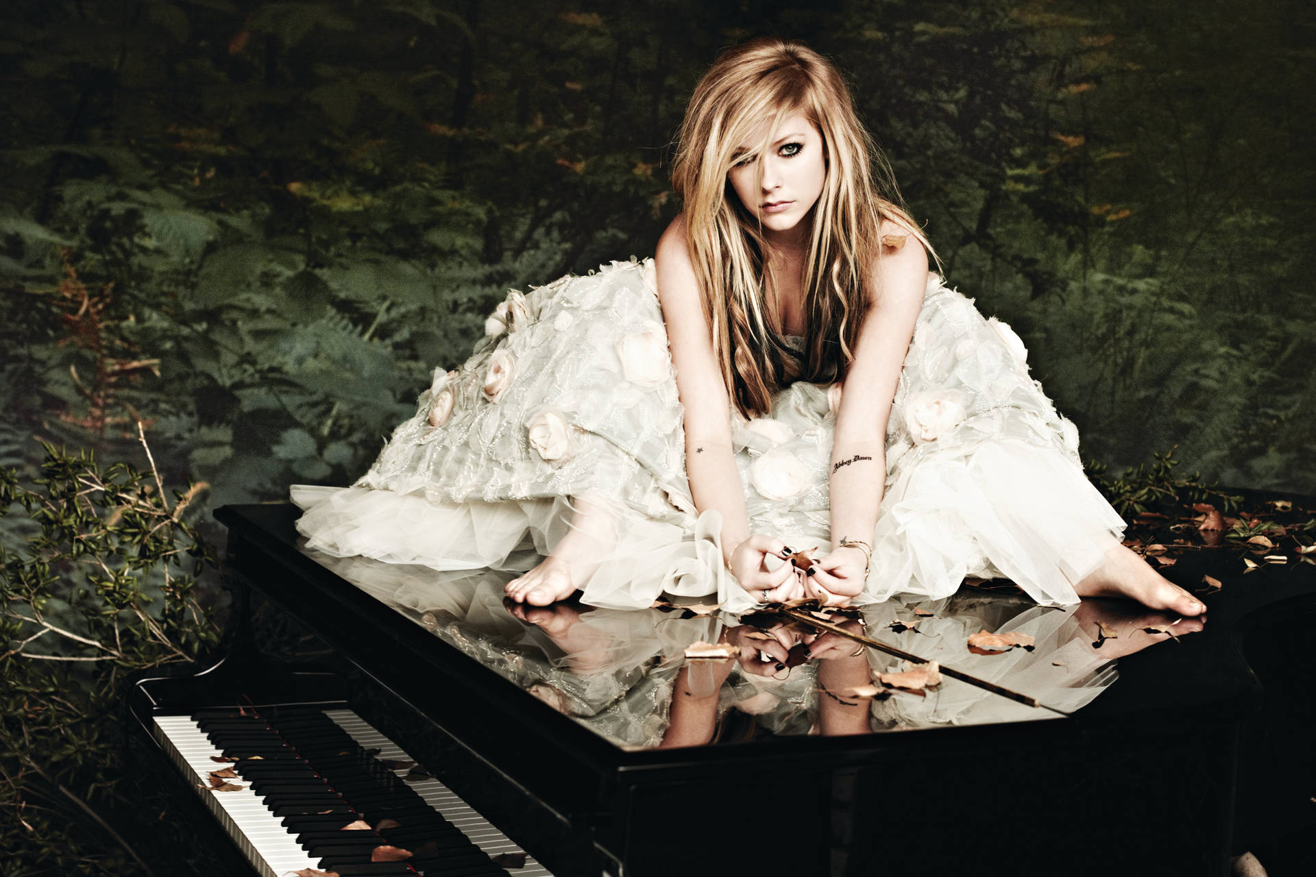 Avril Lavigne Dark Aesthetic Background