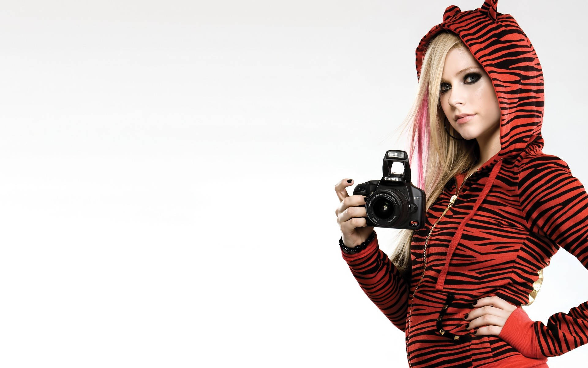 Avril Lavigne Rocking A Stylish Tiger Jacket