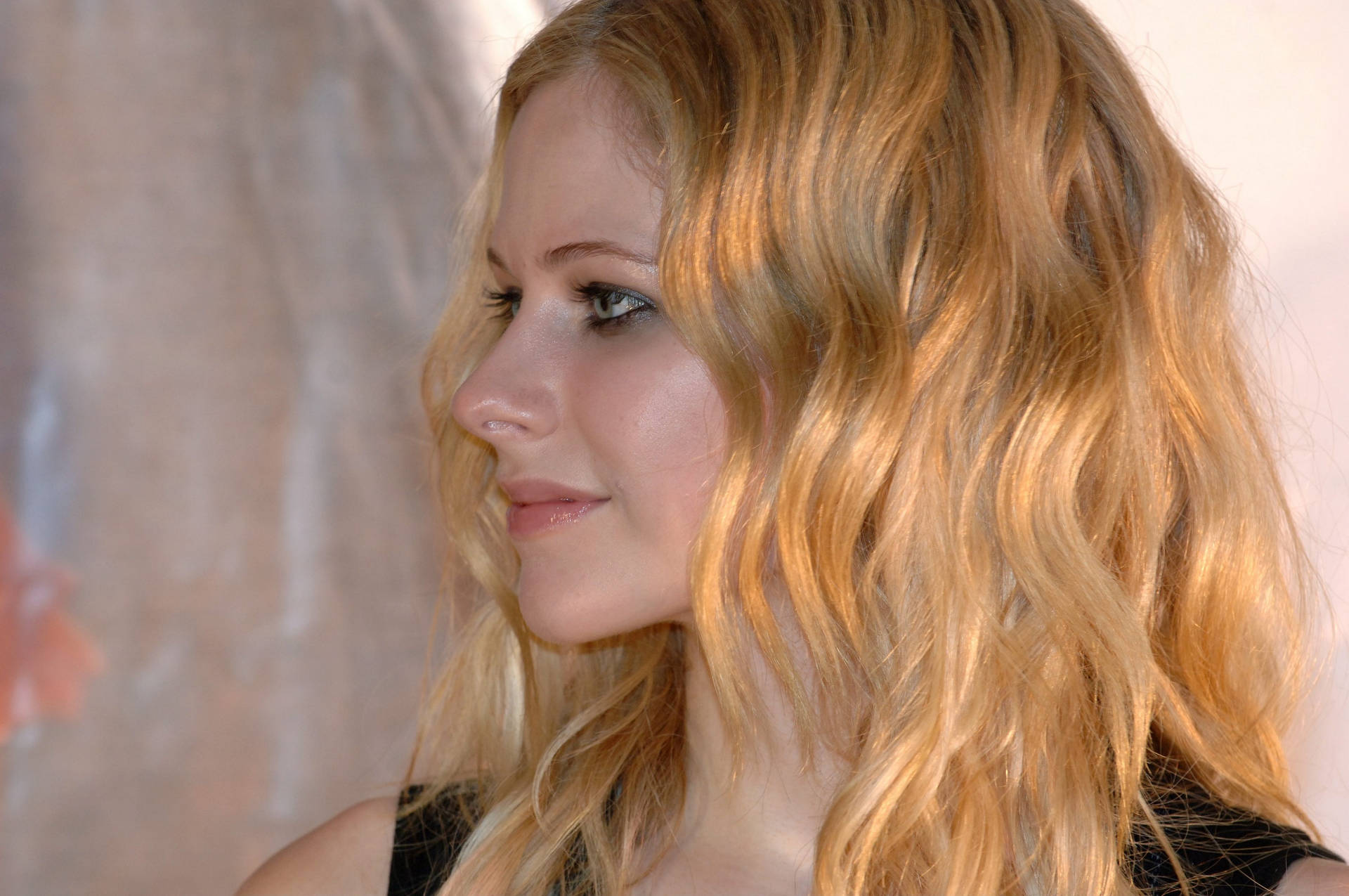 Avril Lavigne Side Profile Background