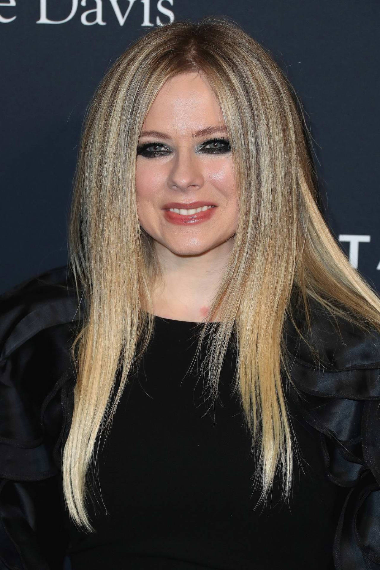 Avril Lavigne Smokey Eyes Background