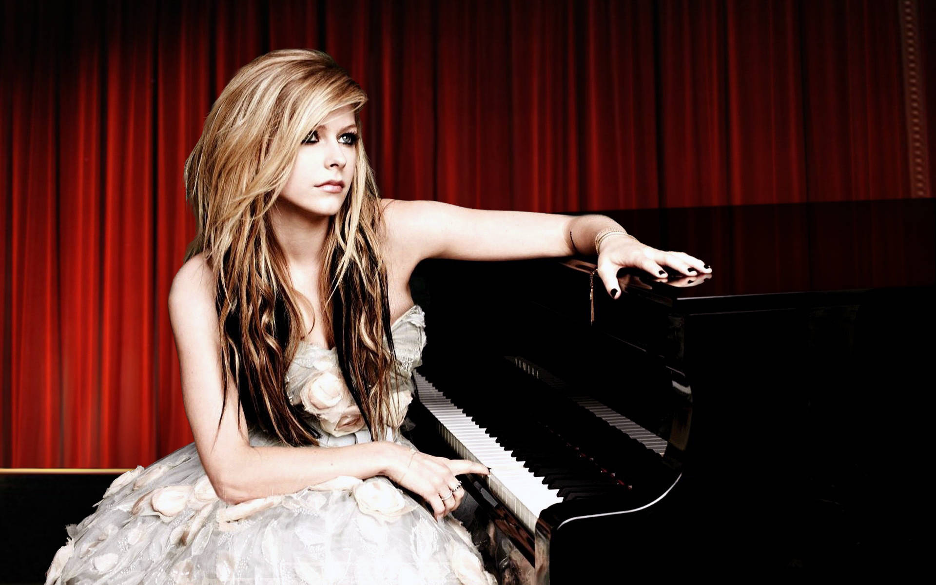Avril Lavigne With A Piano Background