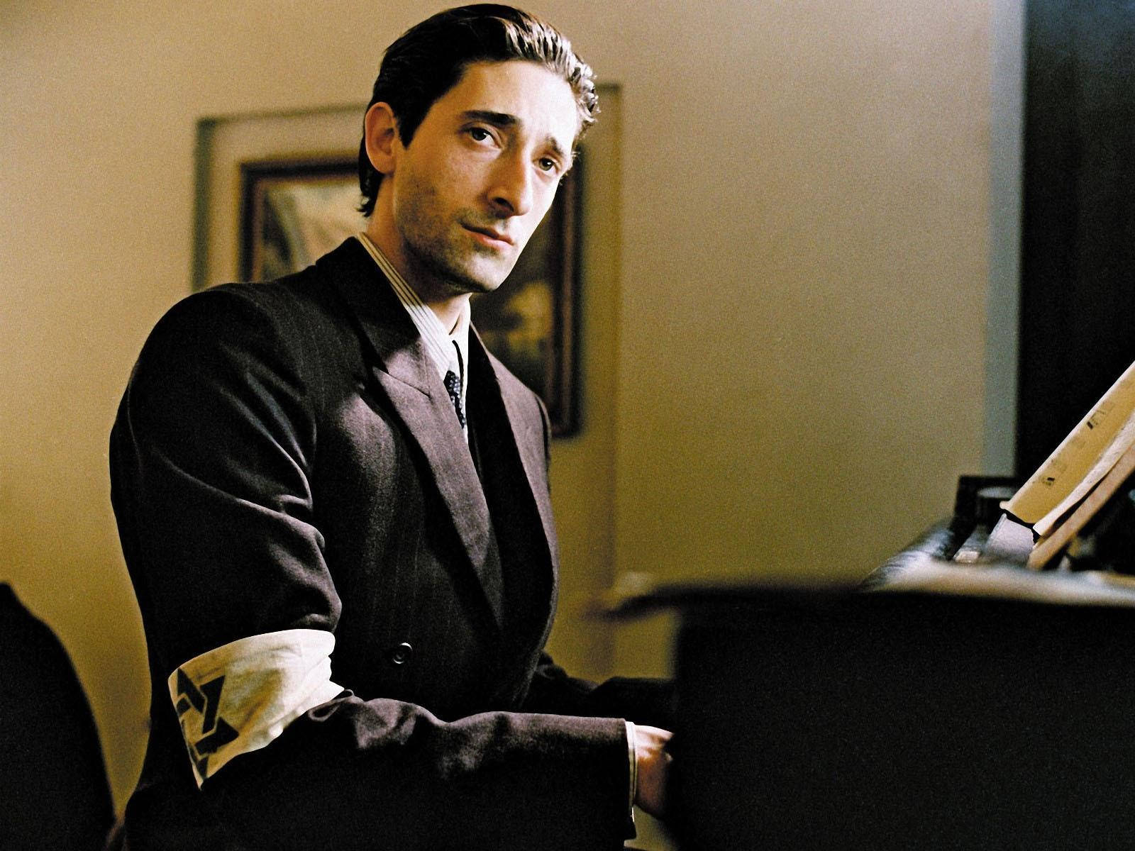 Award-winning Actor Adrien Brody In 'the Pianist' Background