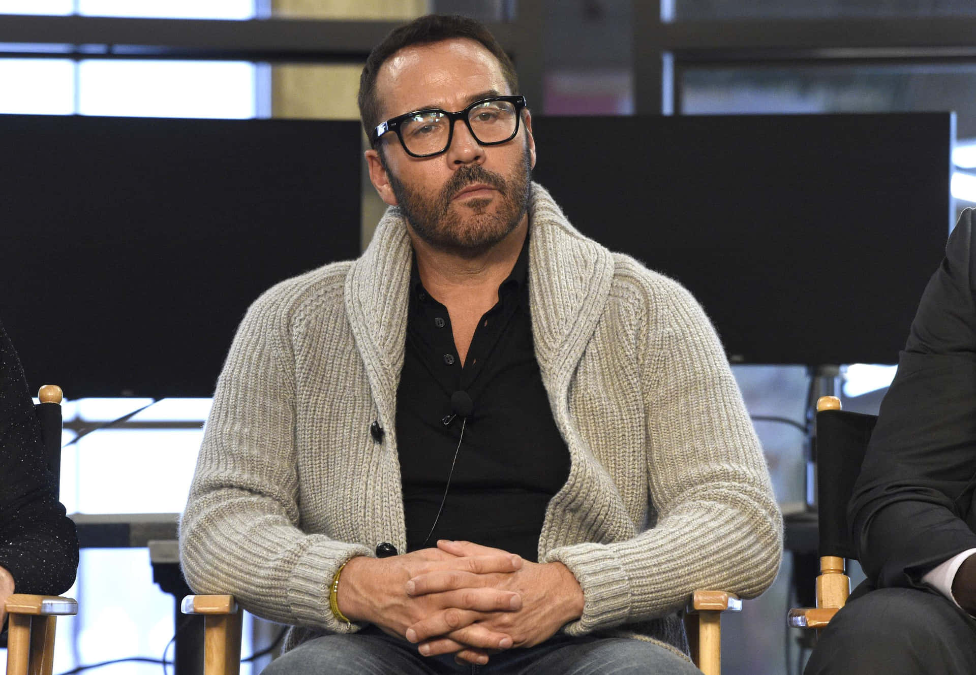 Award-winning Actor Jeremy Piven Background