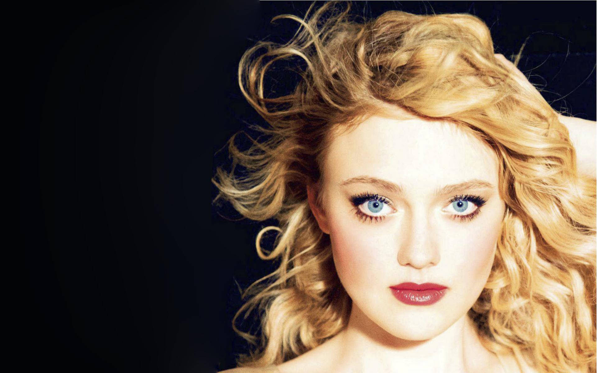 Award-winning Actress Dakota Fanning Flaunting Her Curly Hair Background