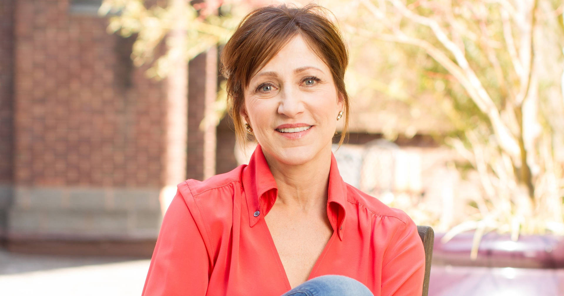 Award-winning Actress Edie Falco In A Photoshoot Background