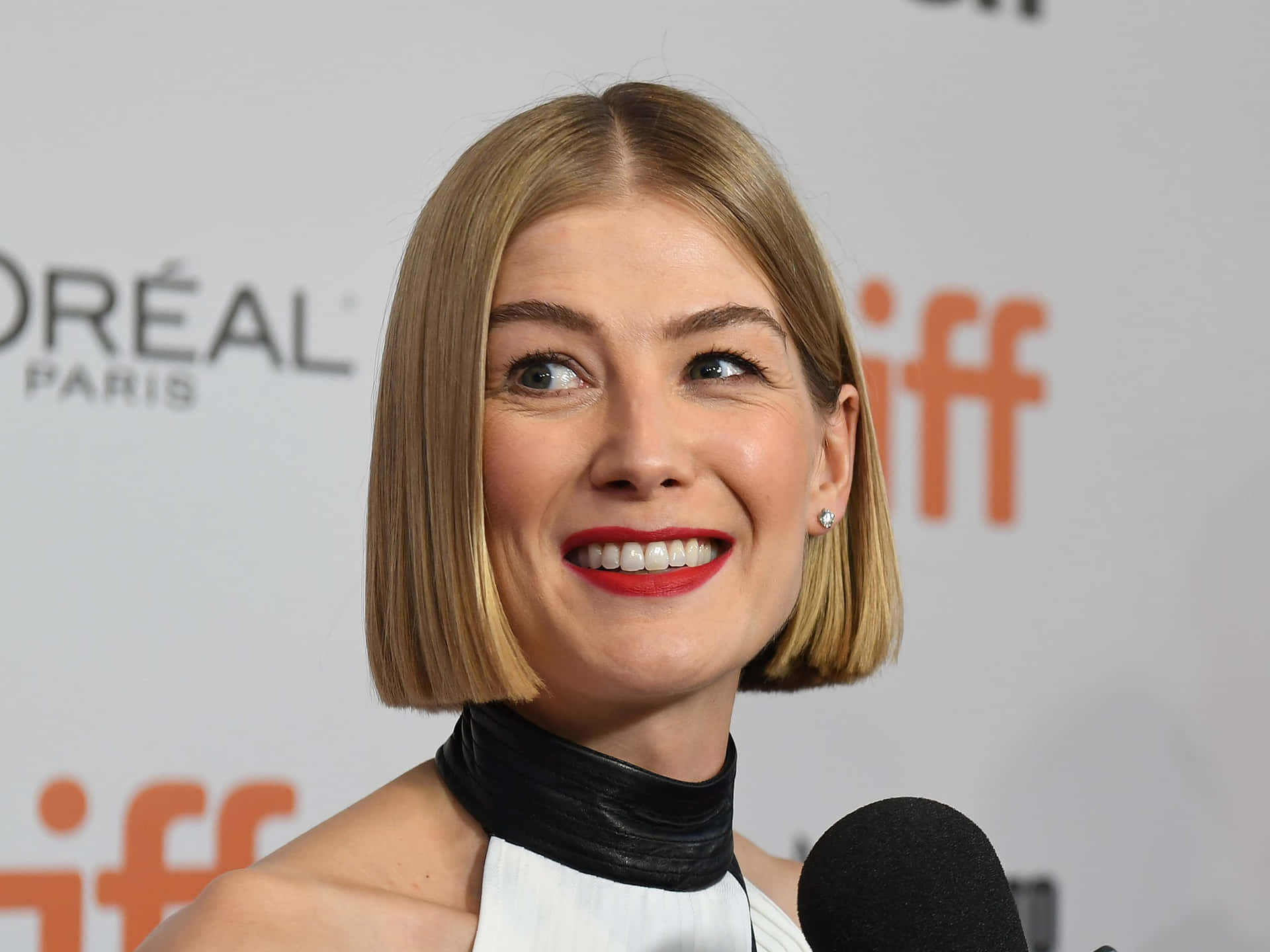 Award-winning Actress Rosamund Pike In A Stunning Photoshoot Background