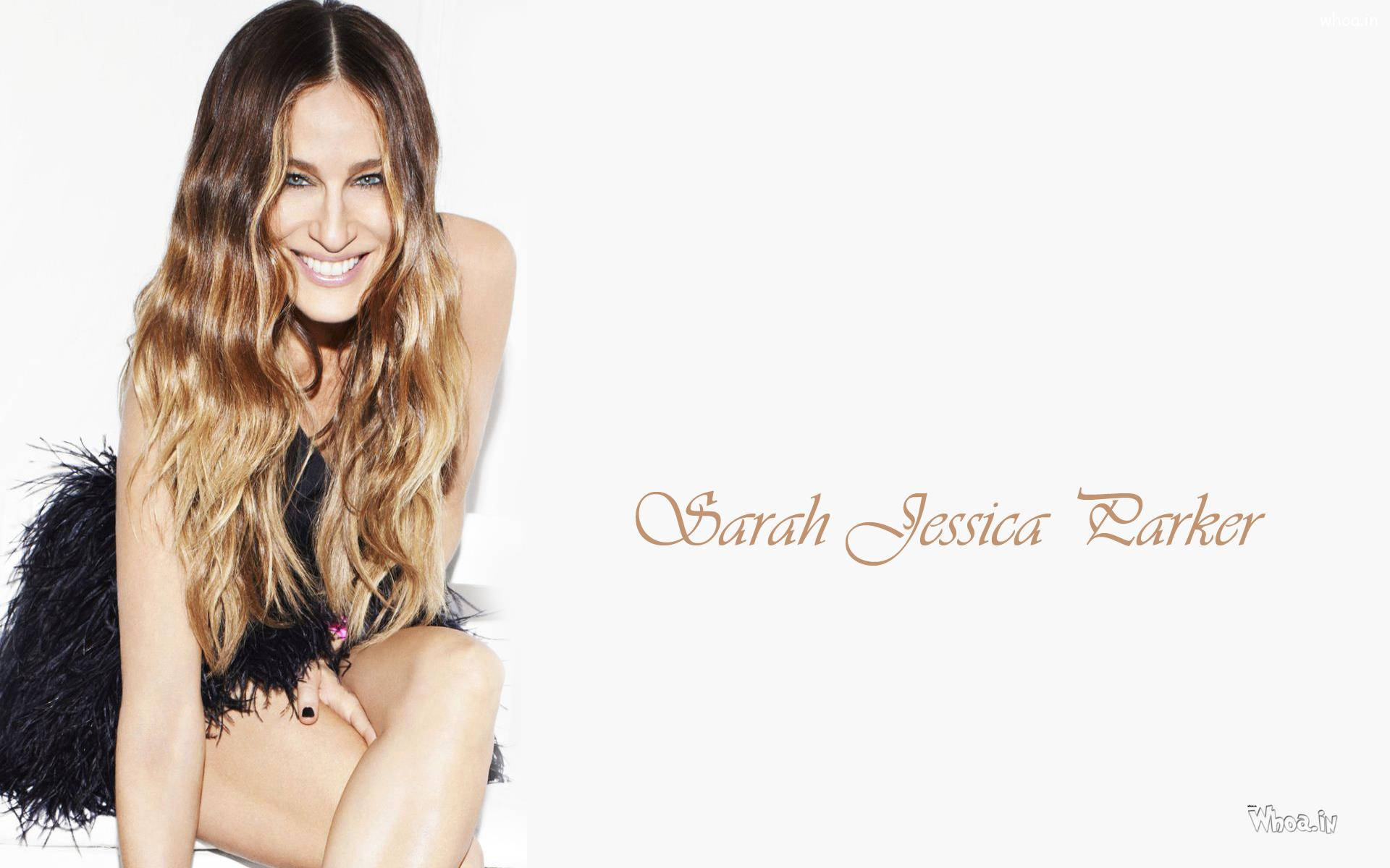 Award-winning Actress Sarah Jessica Parker Looking Elegant In A Photoshoot Background