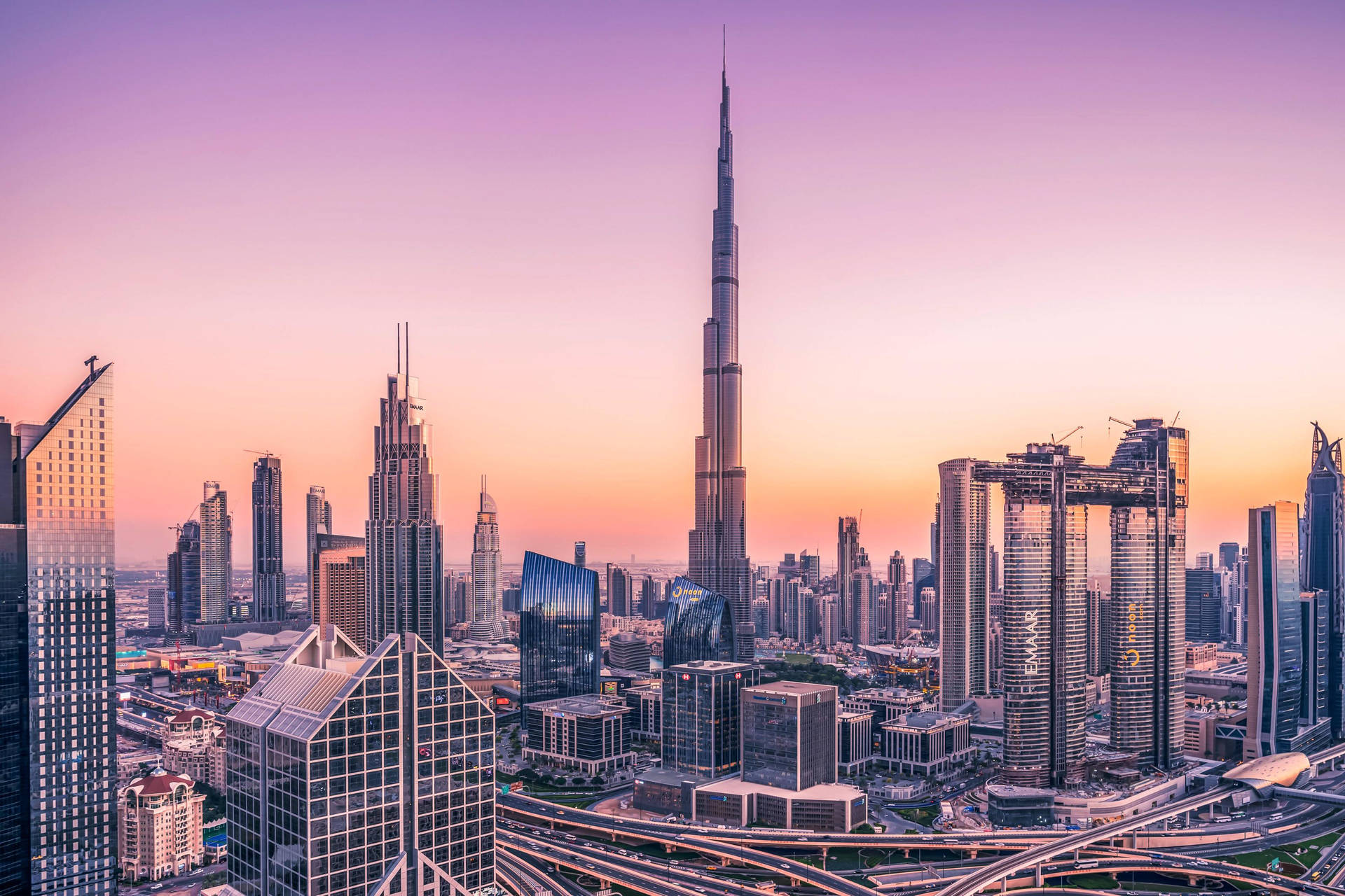 Awe-inspiring Sunrise Over Futuristic Dubai Skyline In 4k Resolution