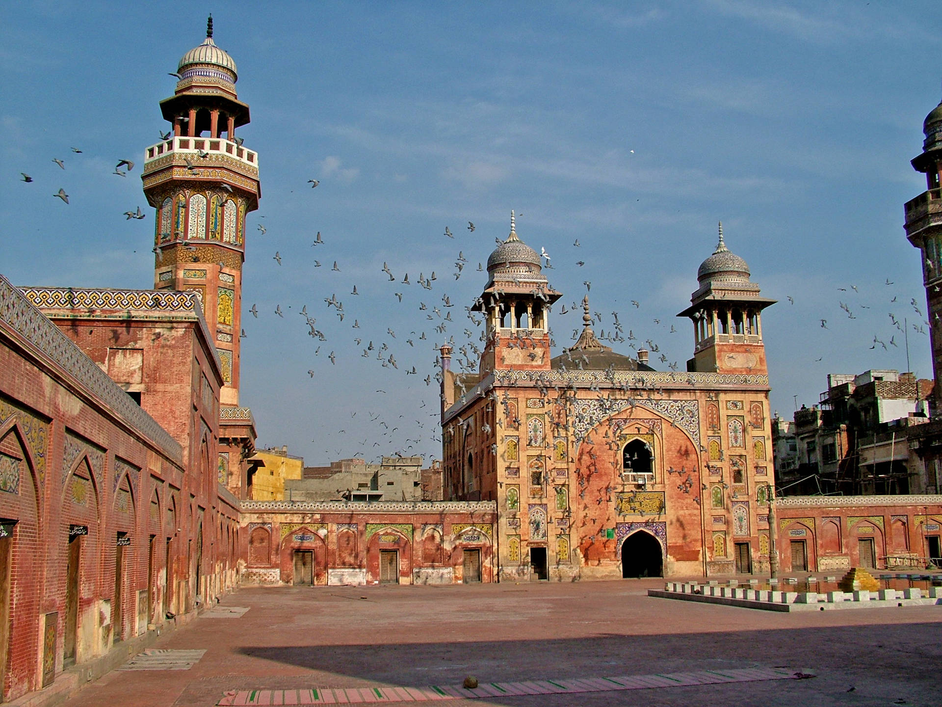 Awe-inspiring View Of Masjid Wazir Khan, Lahore Background