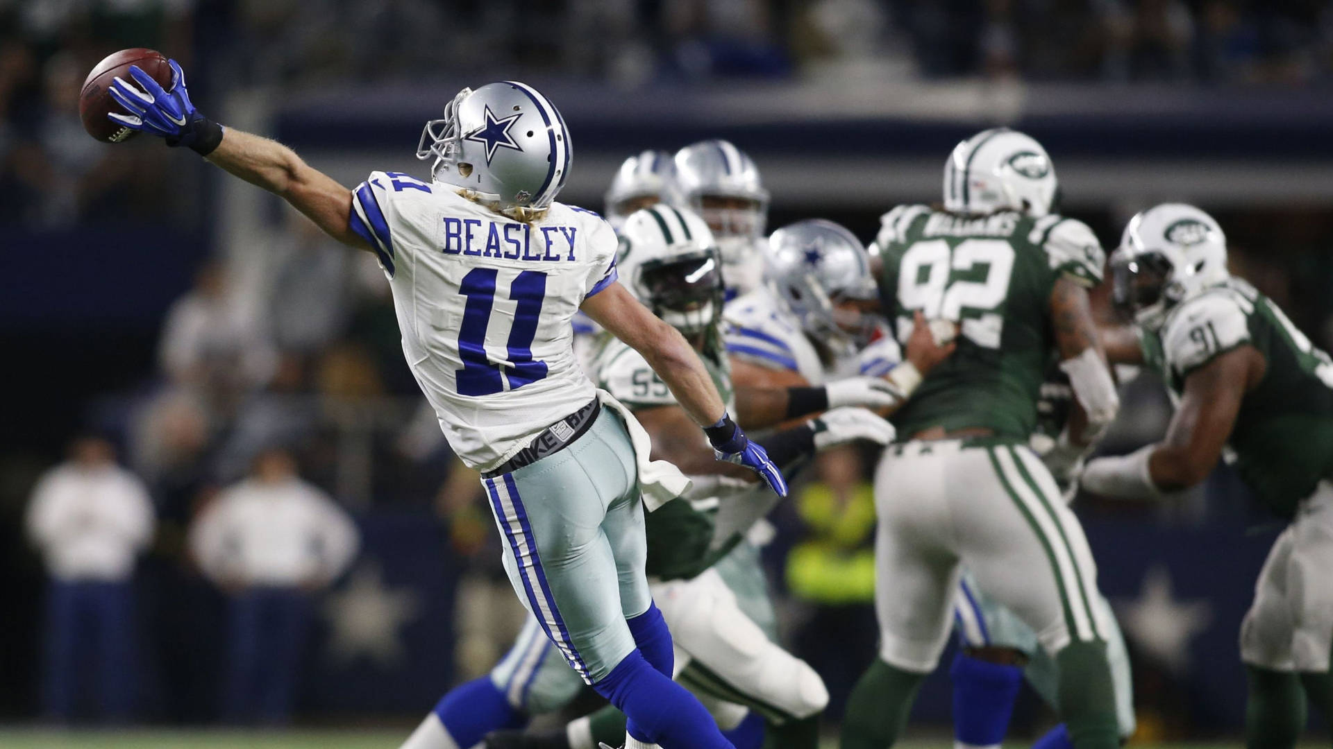 Awesome Dallas Cowboys Reaching For The Ball