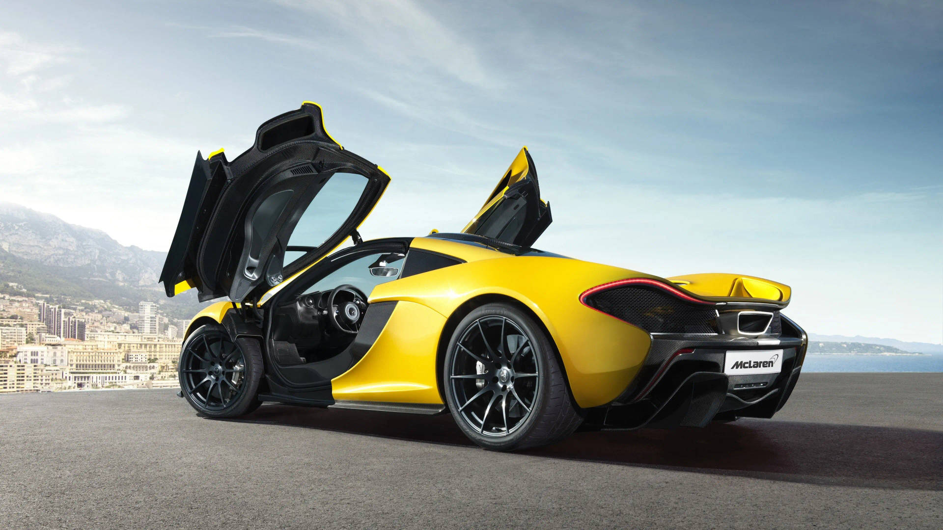 Awesome Mclaren Spyder Doors Background