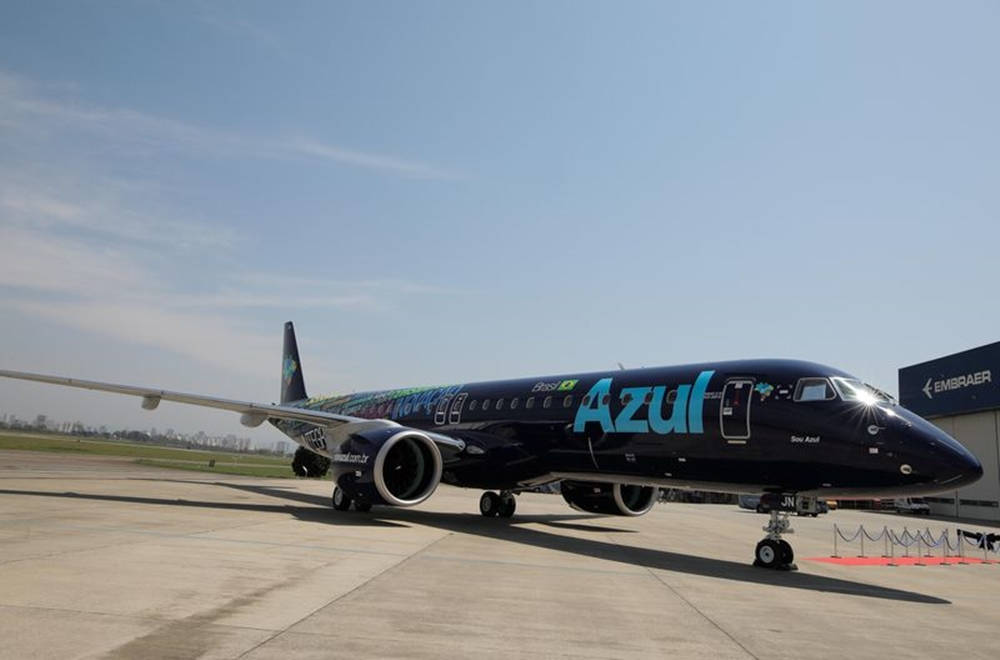 Azul Airlines Dark Angled Background