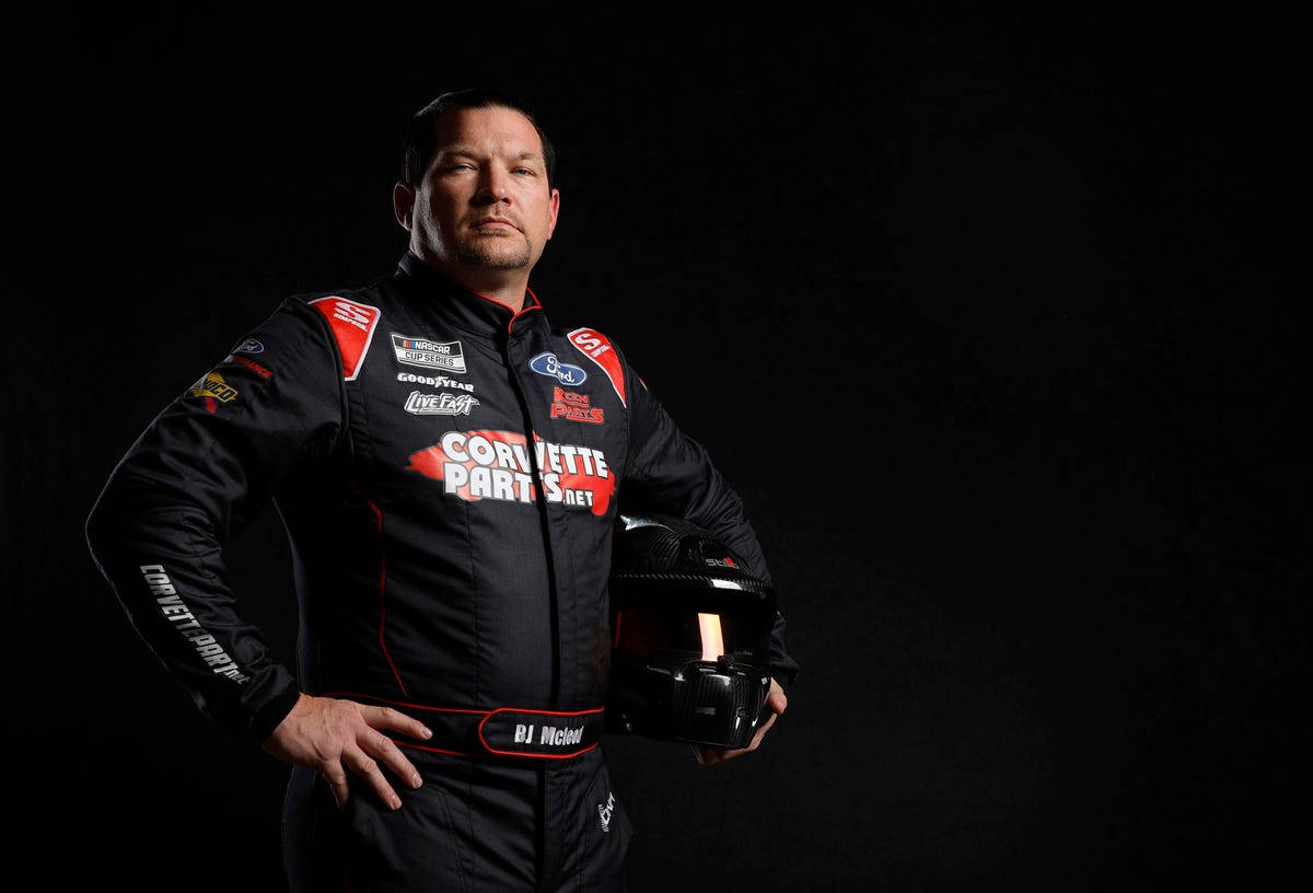 B.j. Mcleod Ready For The Race In His Professional Suit Background