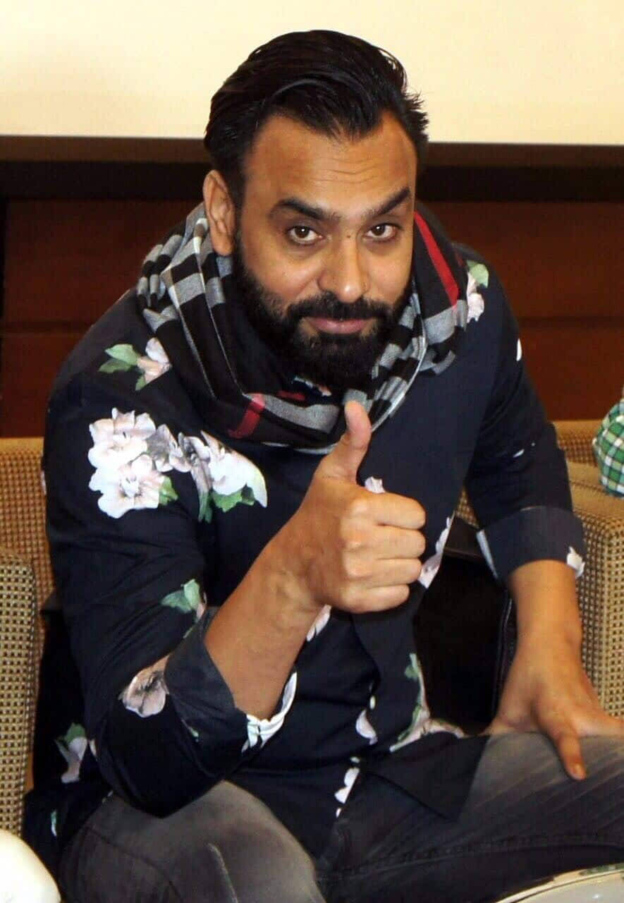 Babbu Maan With A Thumbs Up Background