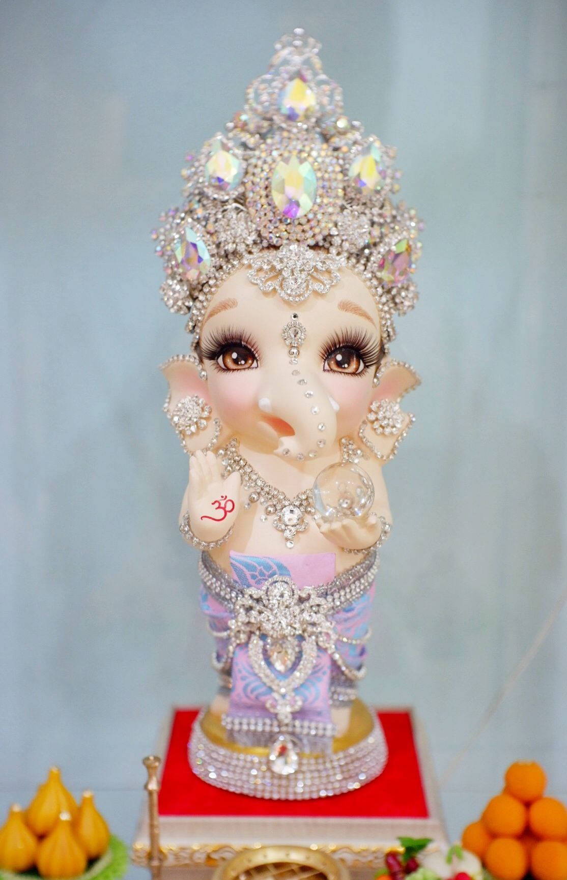 Baby Ganesh Diamond Crown Background