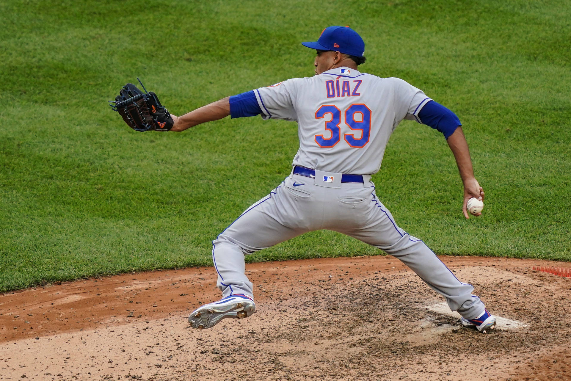 Back Of Edwin Diaz Pitching Background