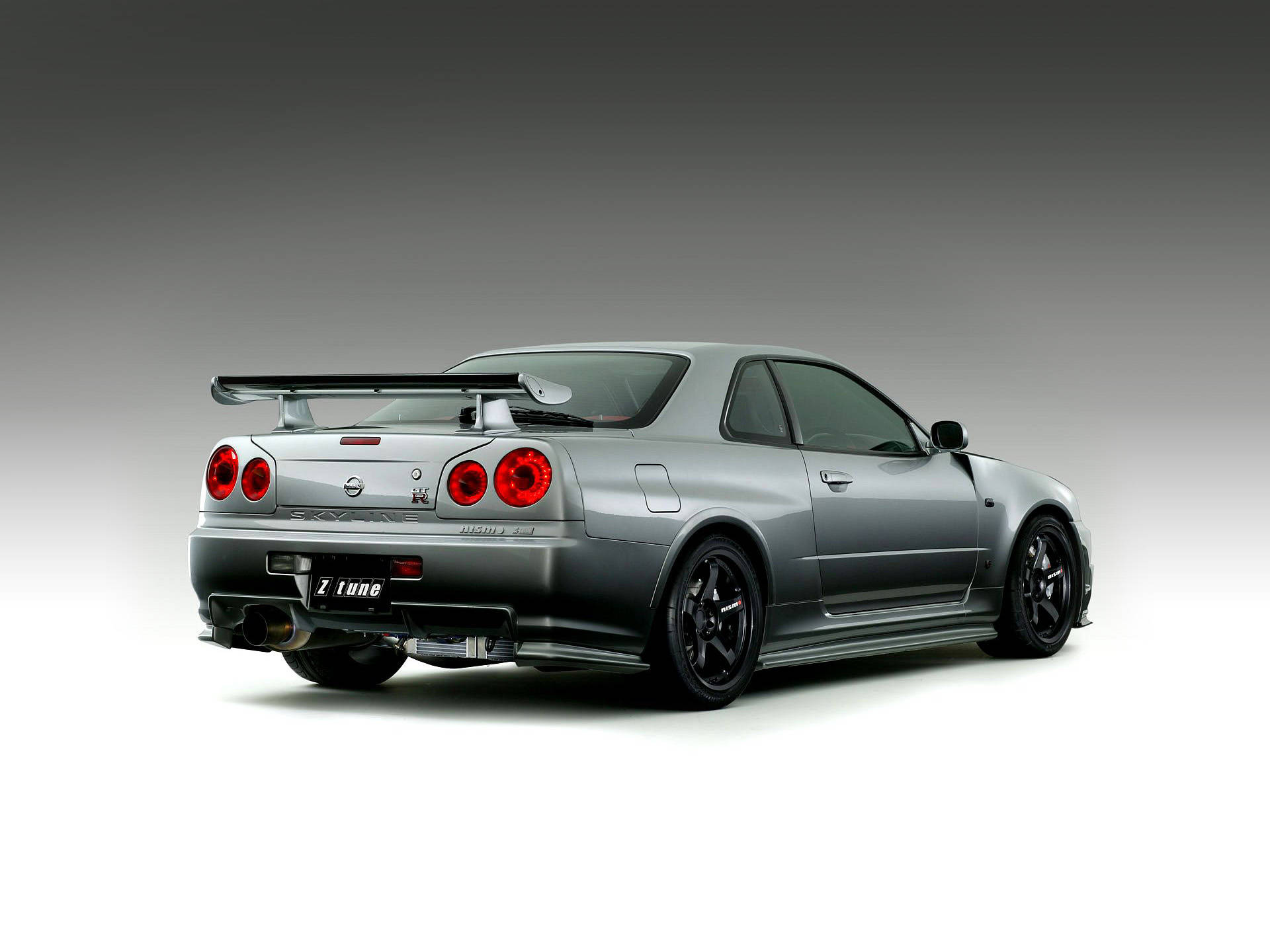 Back View Of Gray Skyline Car Background