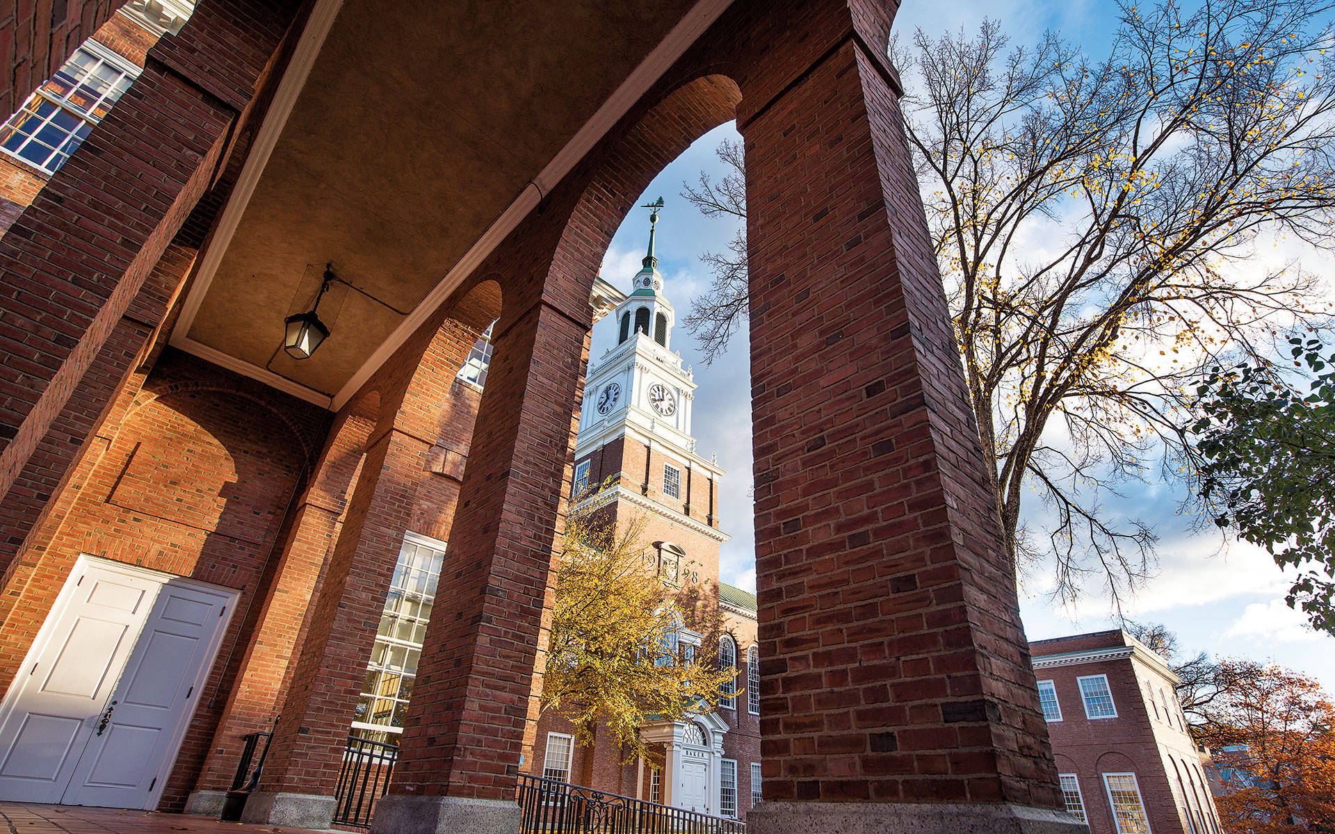 Baker-berry Library At Dartmouth College Background