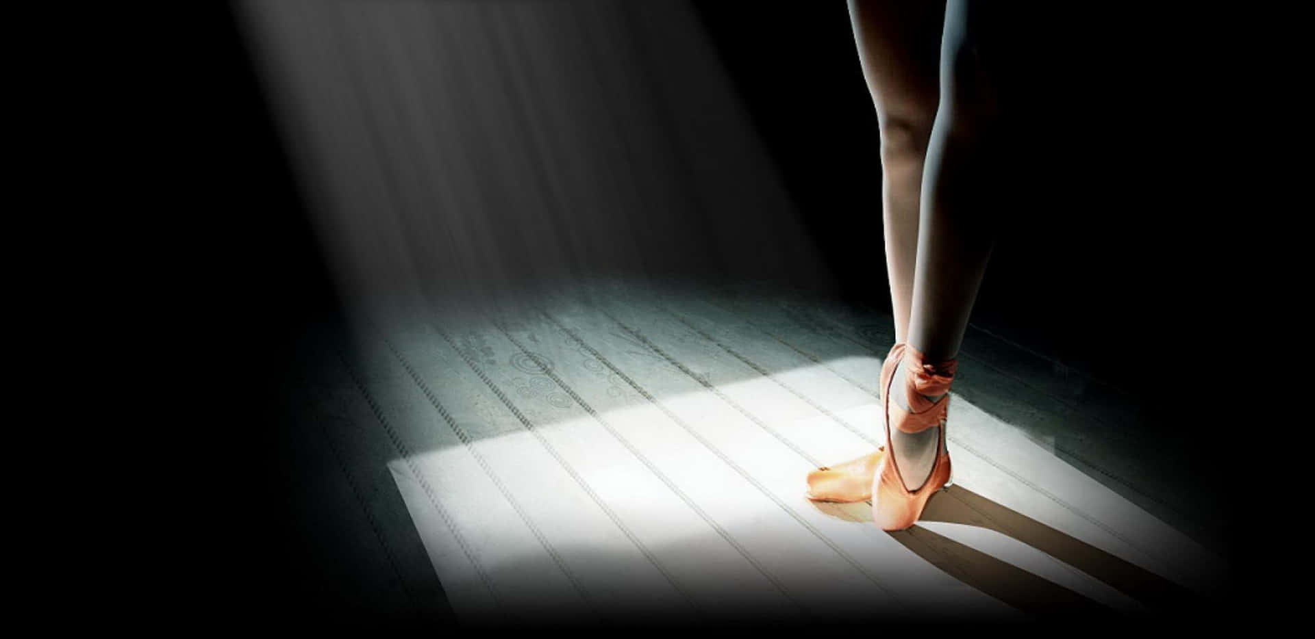 Ballet Dancer En Pointe Spotlight Background