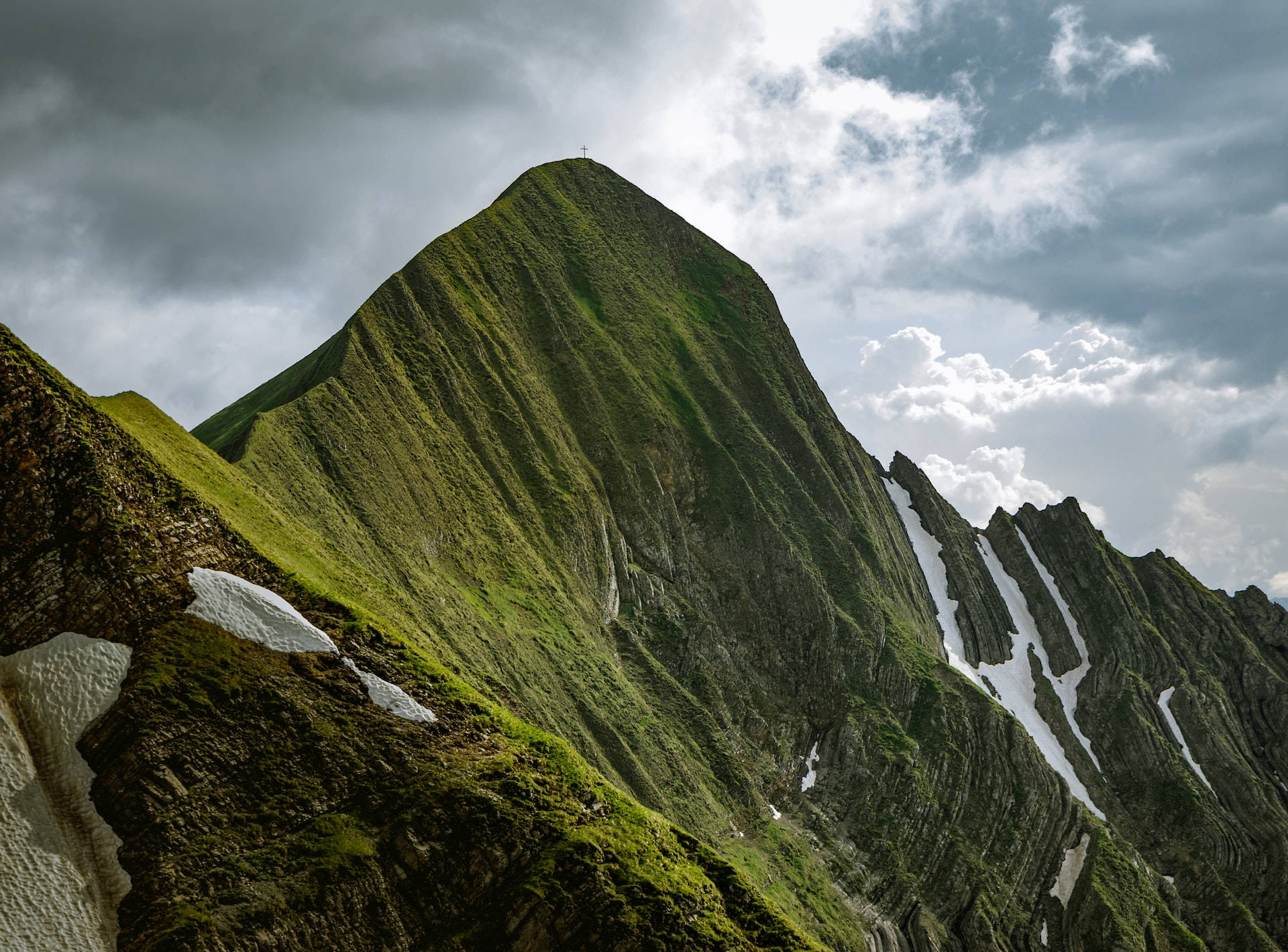 Balmi Mountain Macbook Background