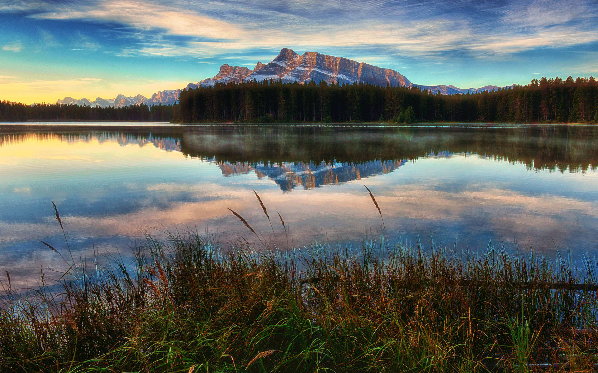Banff National Park Good Morning Background