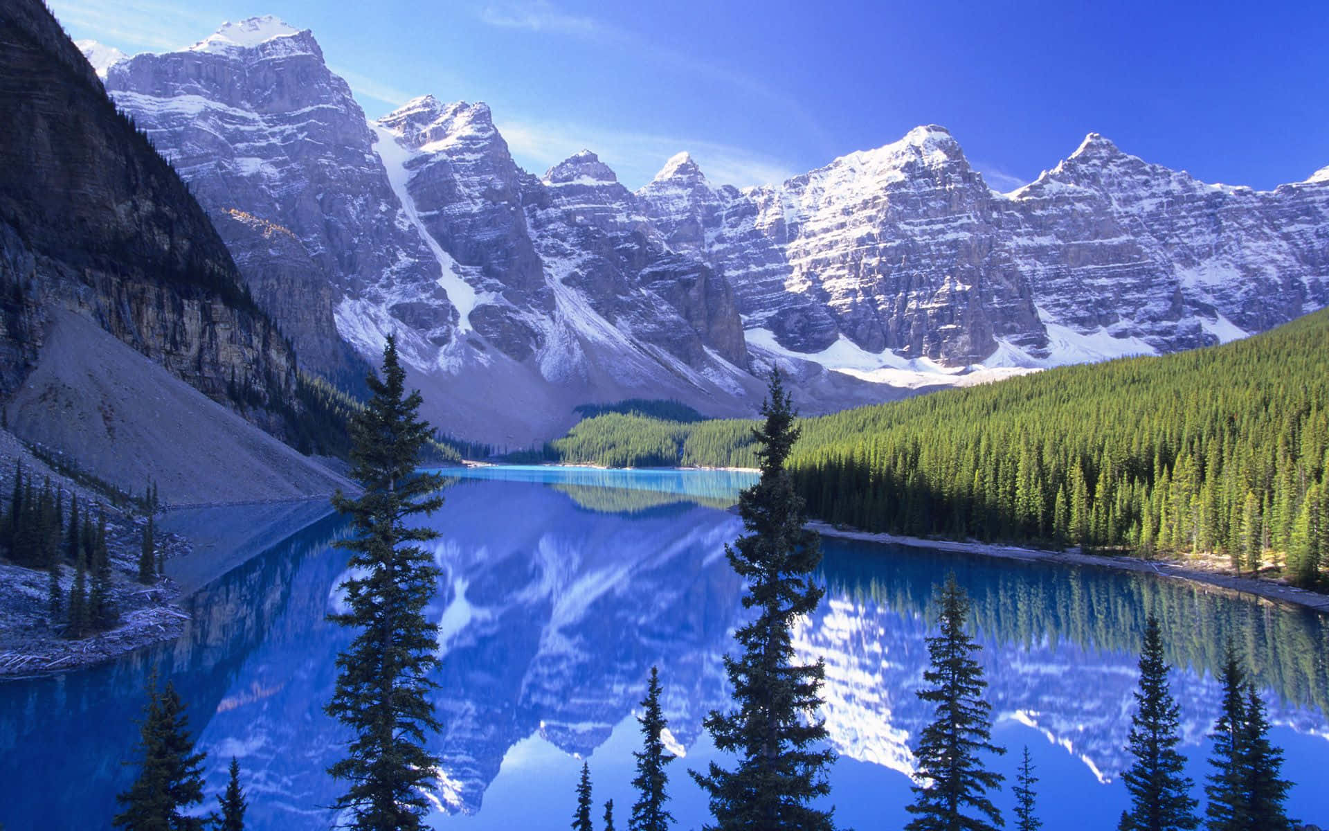 Banff National Park White Mountains And Blue Lake Background