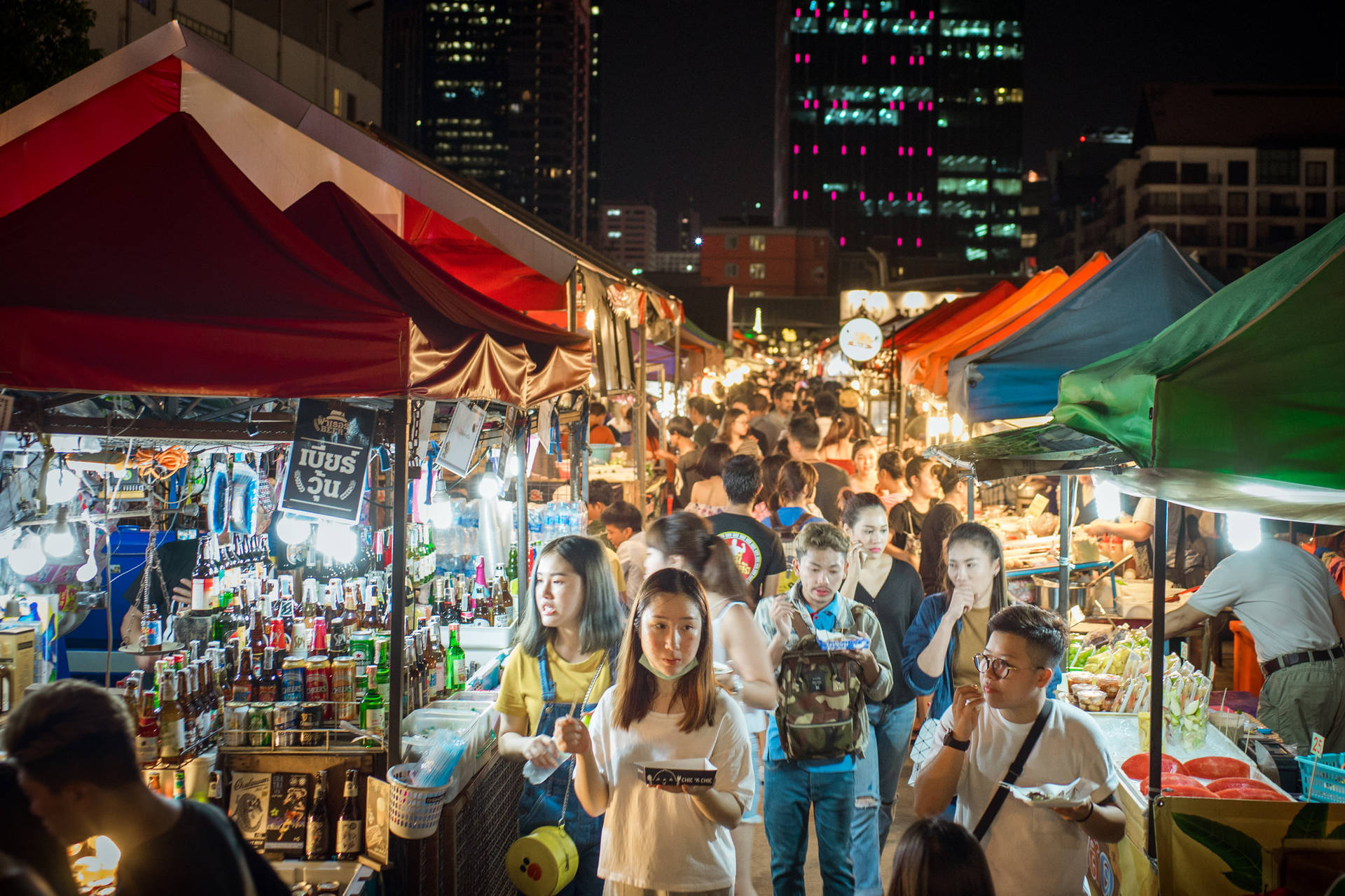 Bangkok's Busy Night Market