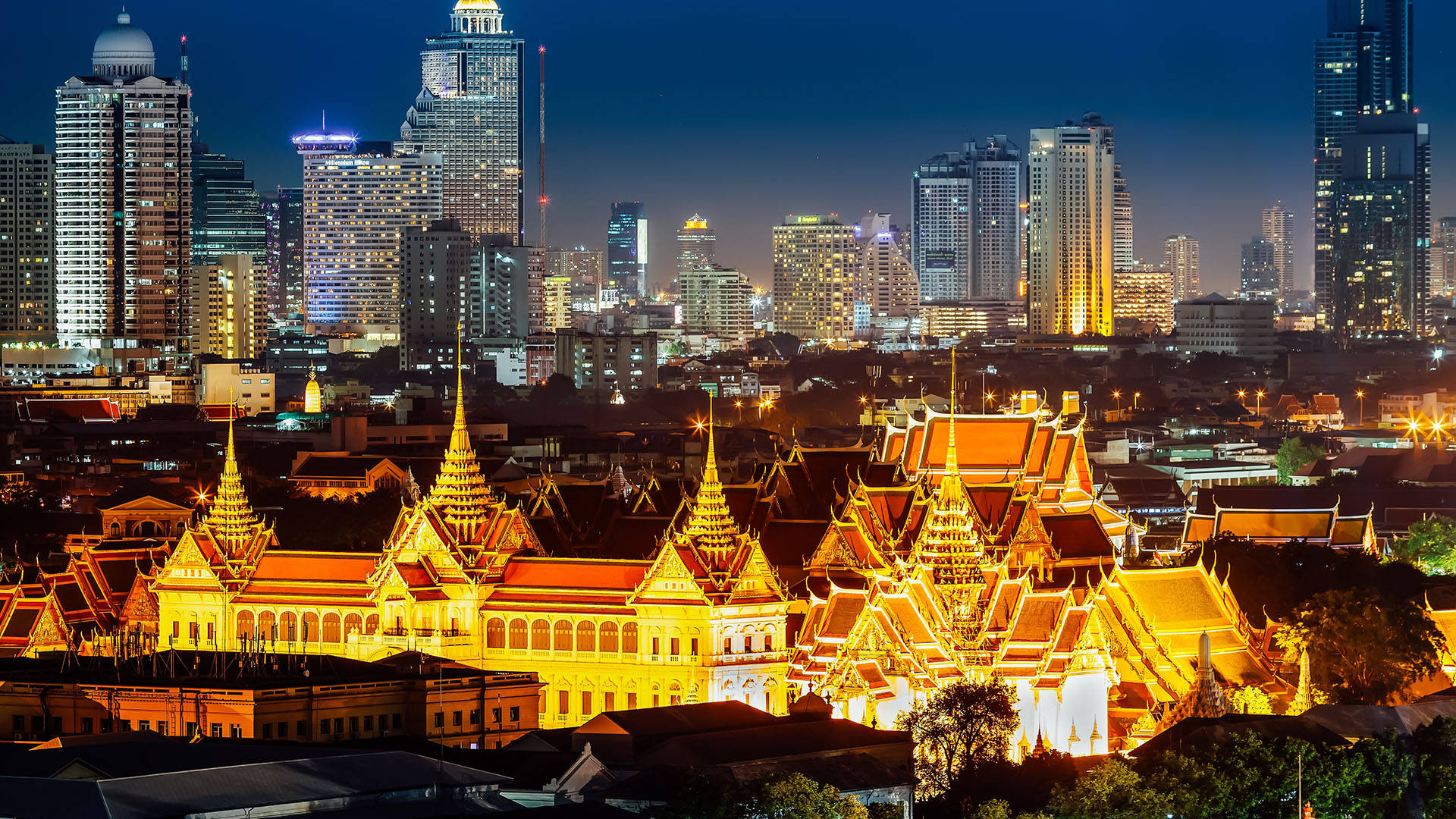 Bangkok's Grand Palace At Night Background