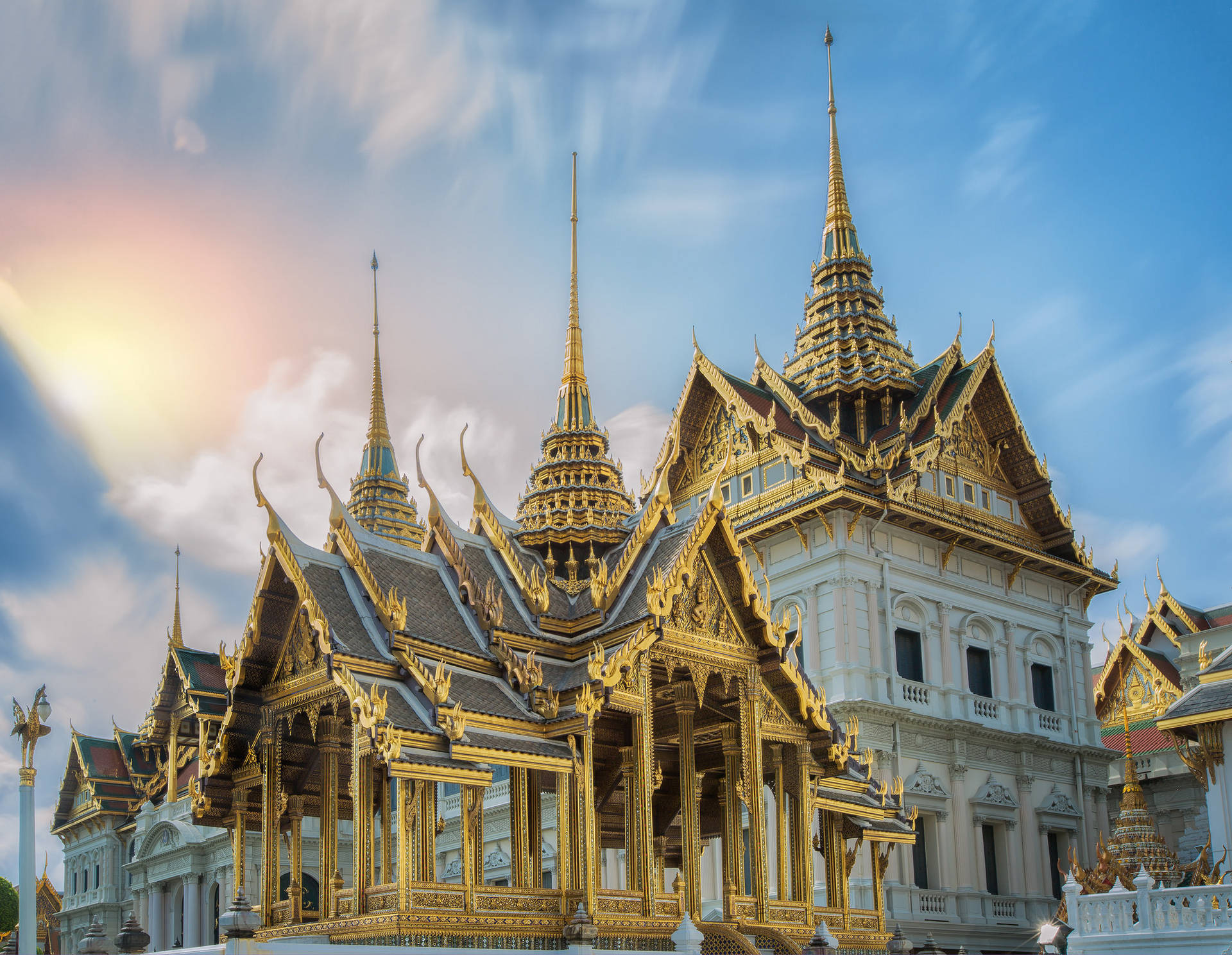 Bangkok's Majestic Grand Palace Background