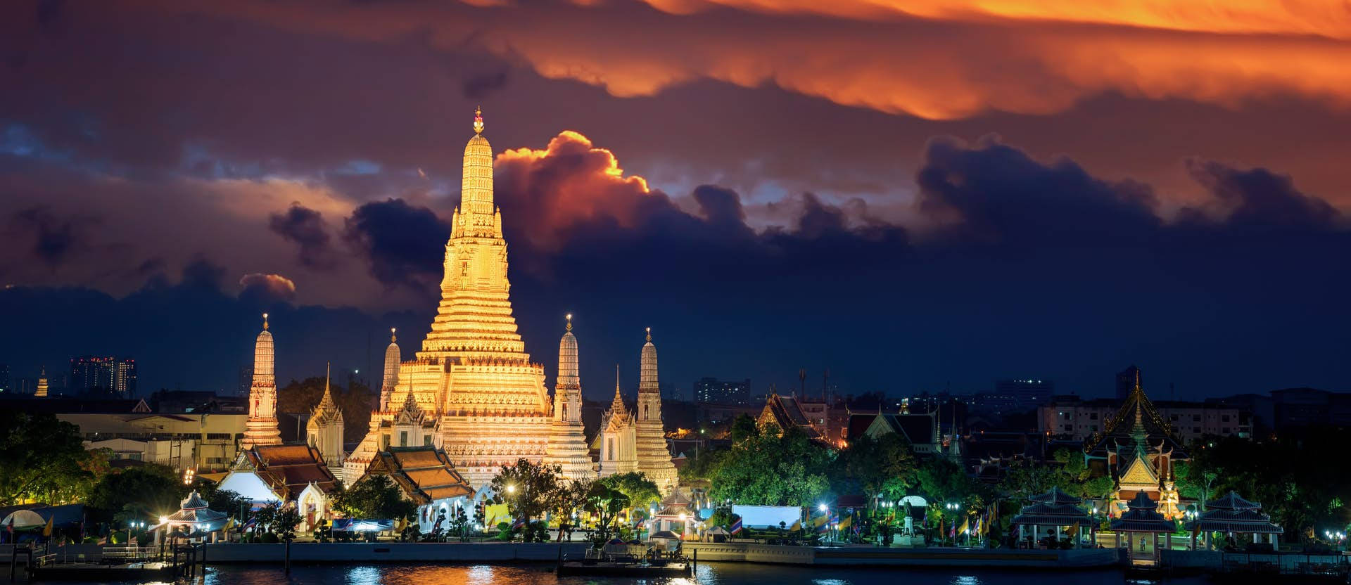 Bangkok Wat Arun In Sunset Background