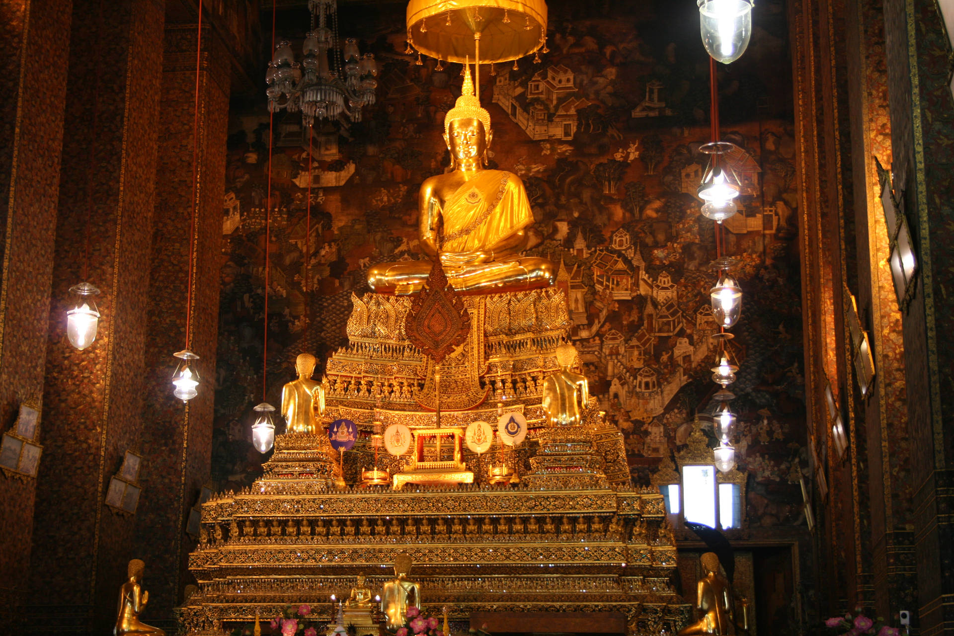 Bangkok Wat Pho Principal Buddha Background