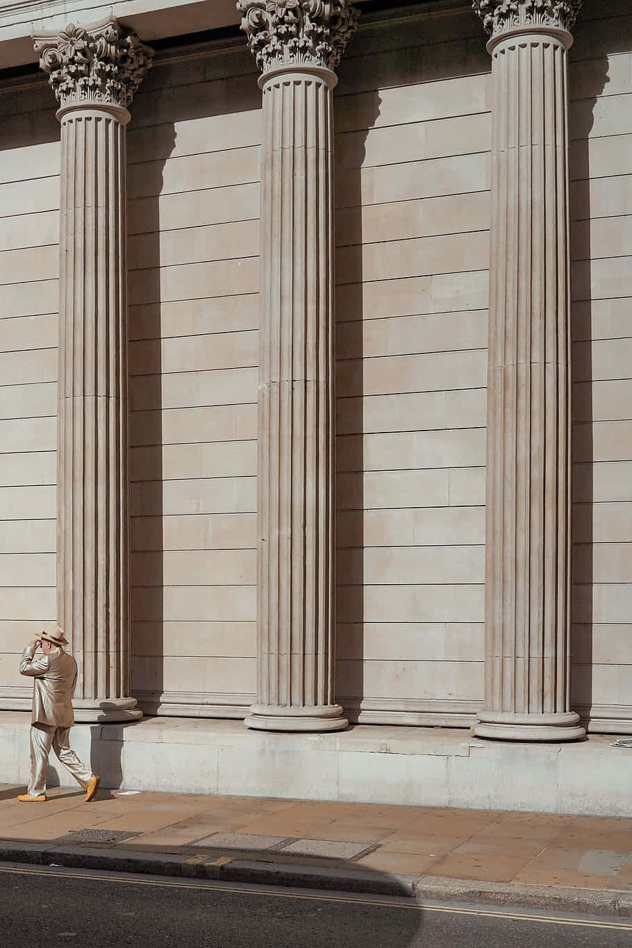 Bank Of England Outside Pillar Background