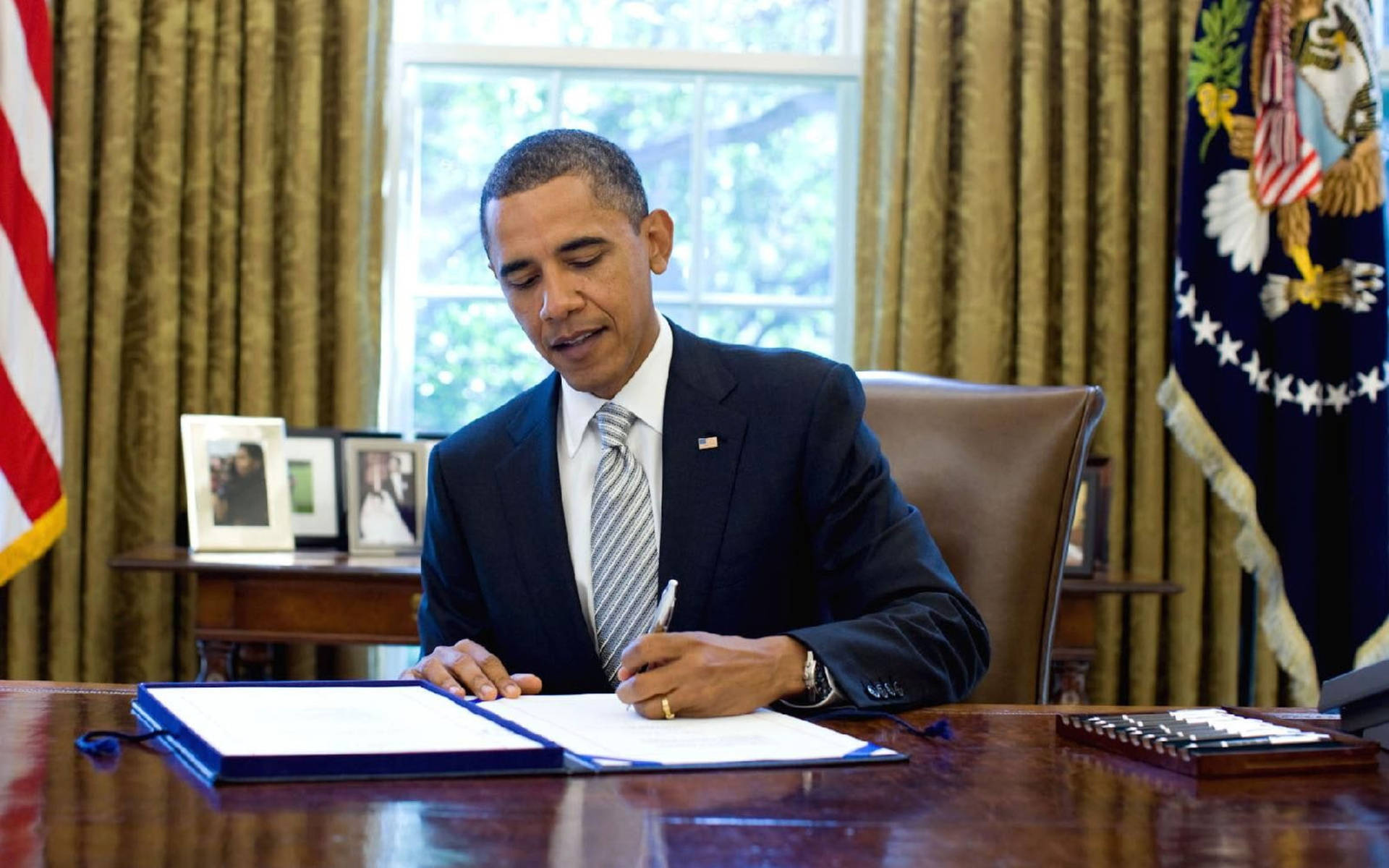 Barack Obama In Office At Washington Background