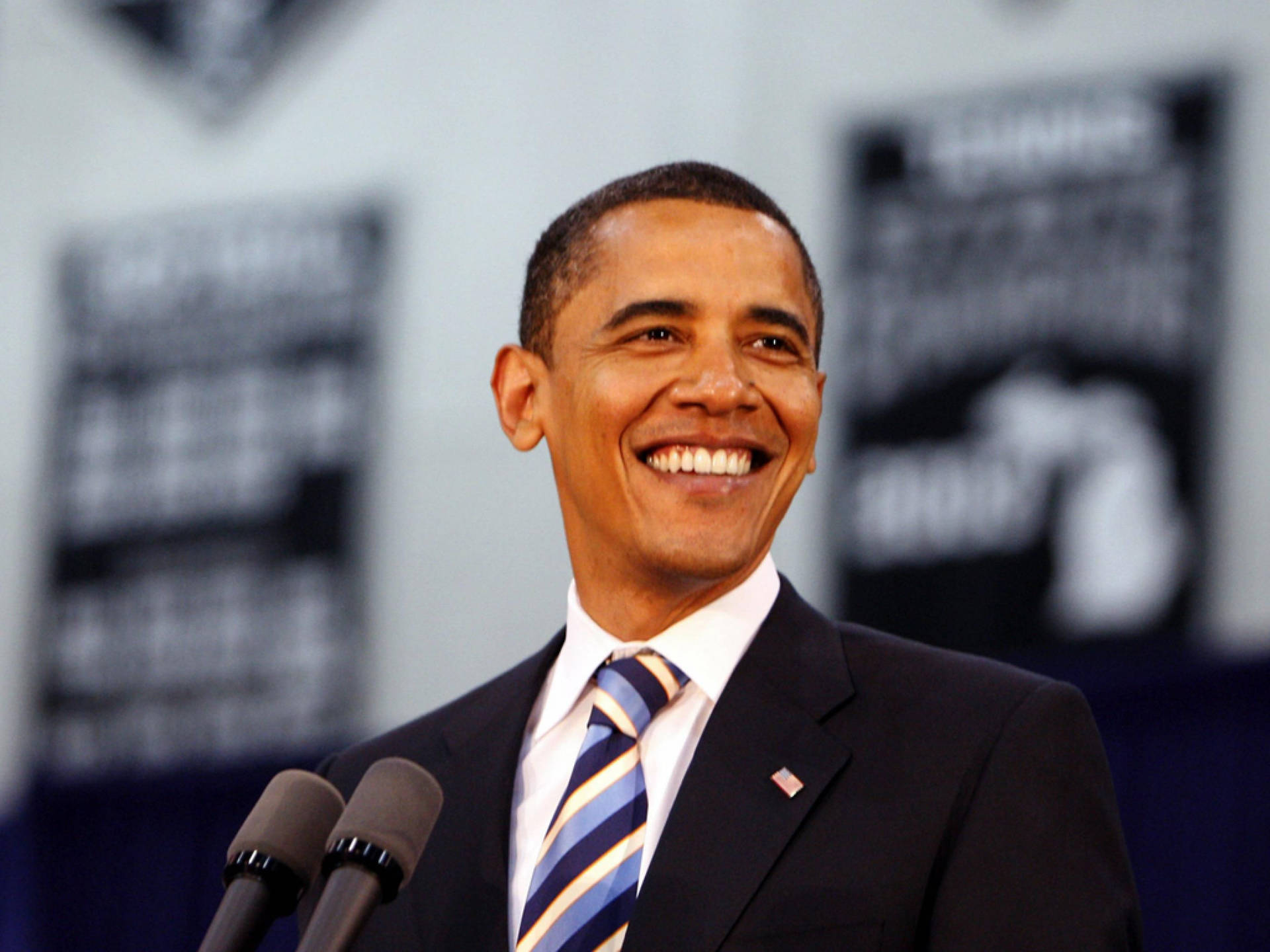 Barack Obama Smiling President Background