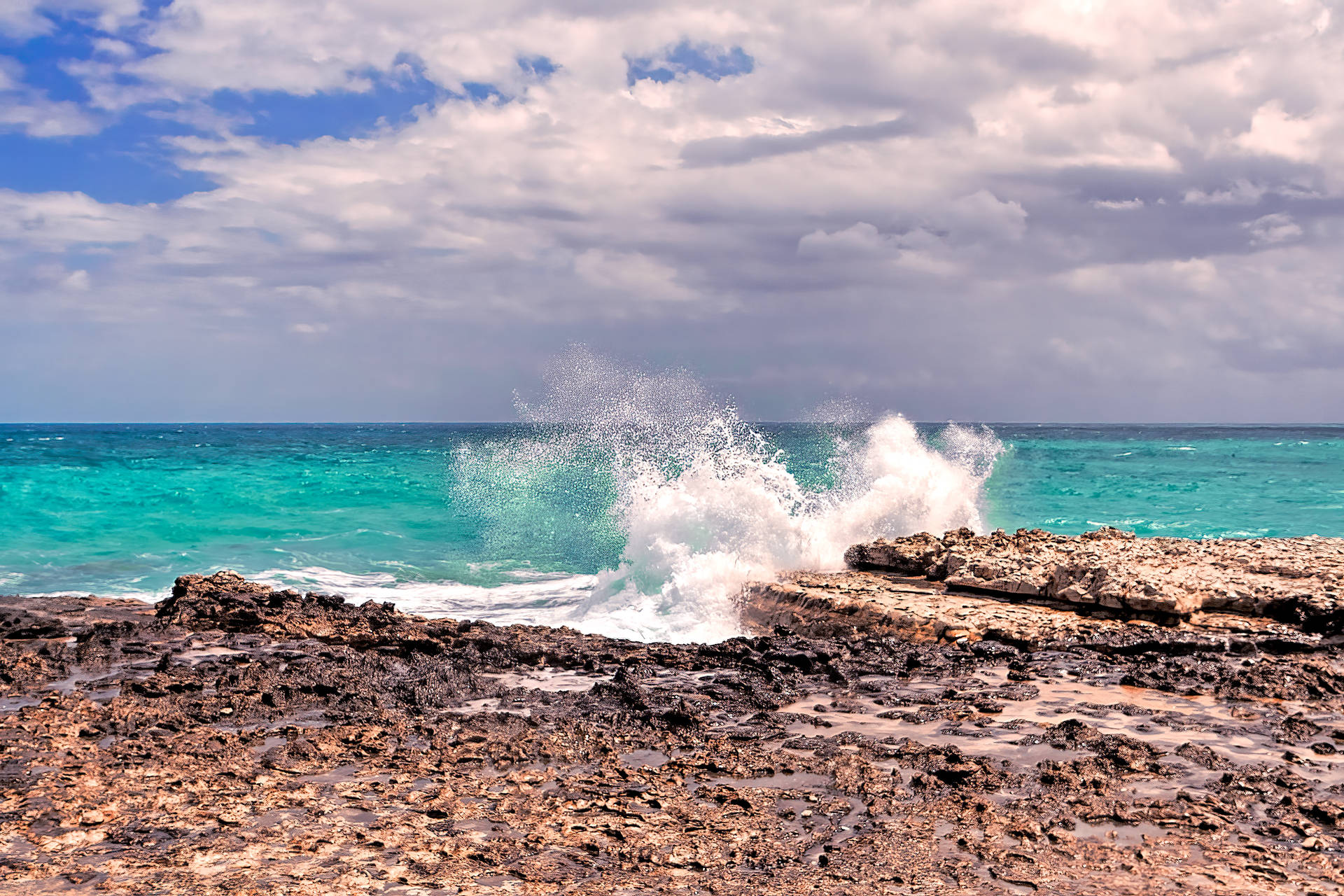 Barbados Wavy Sea Background