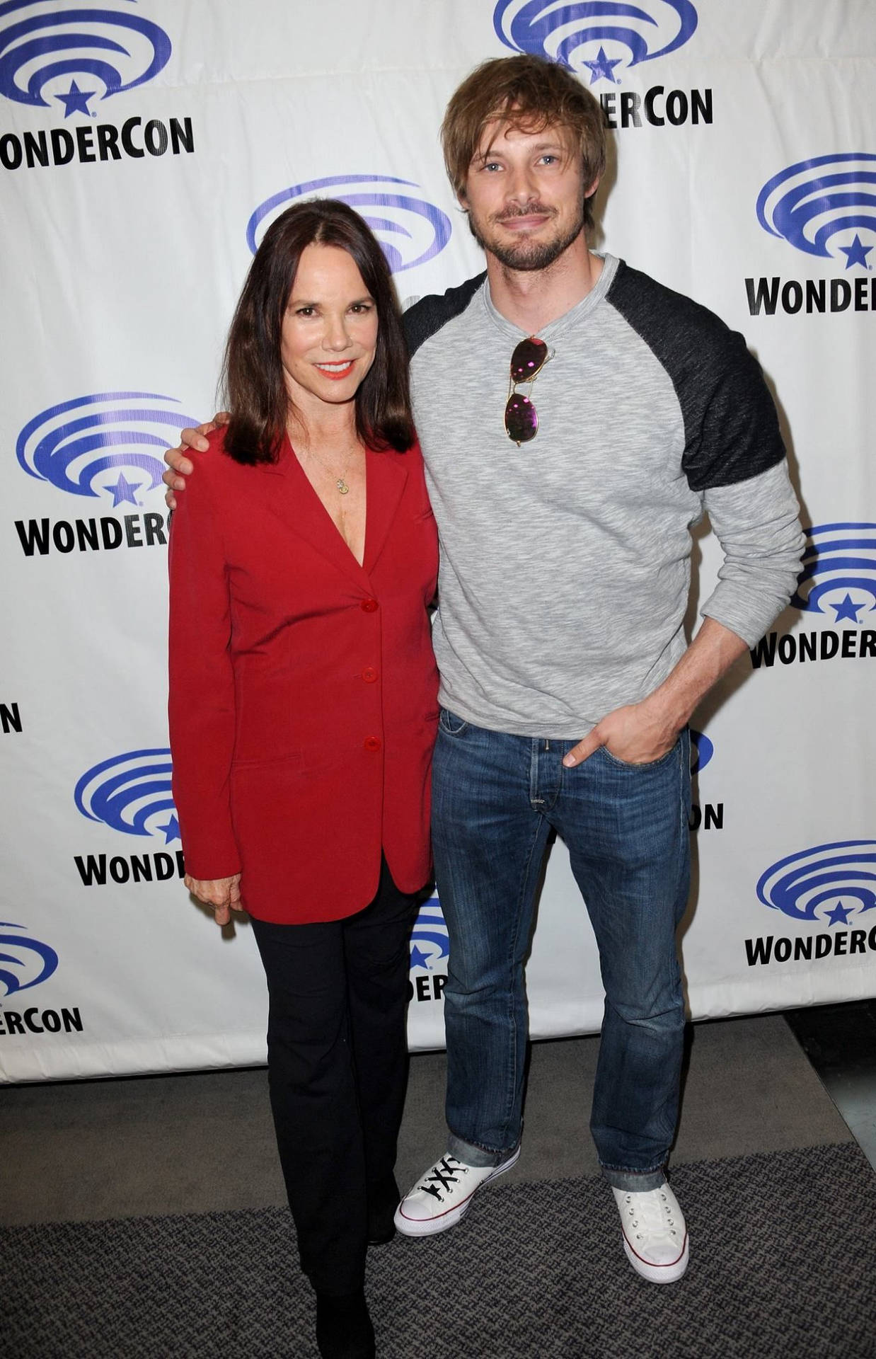 Barbara Hershey And Bradley James At The Wondercon Background