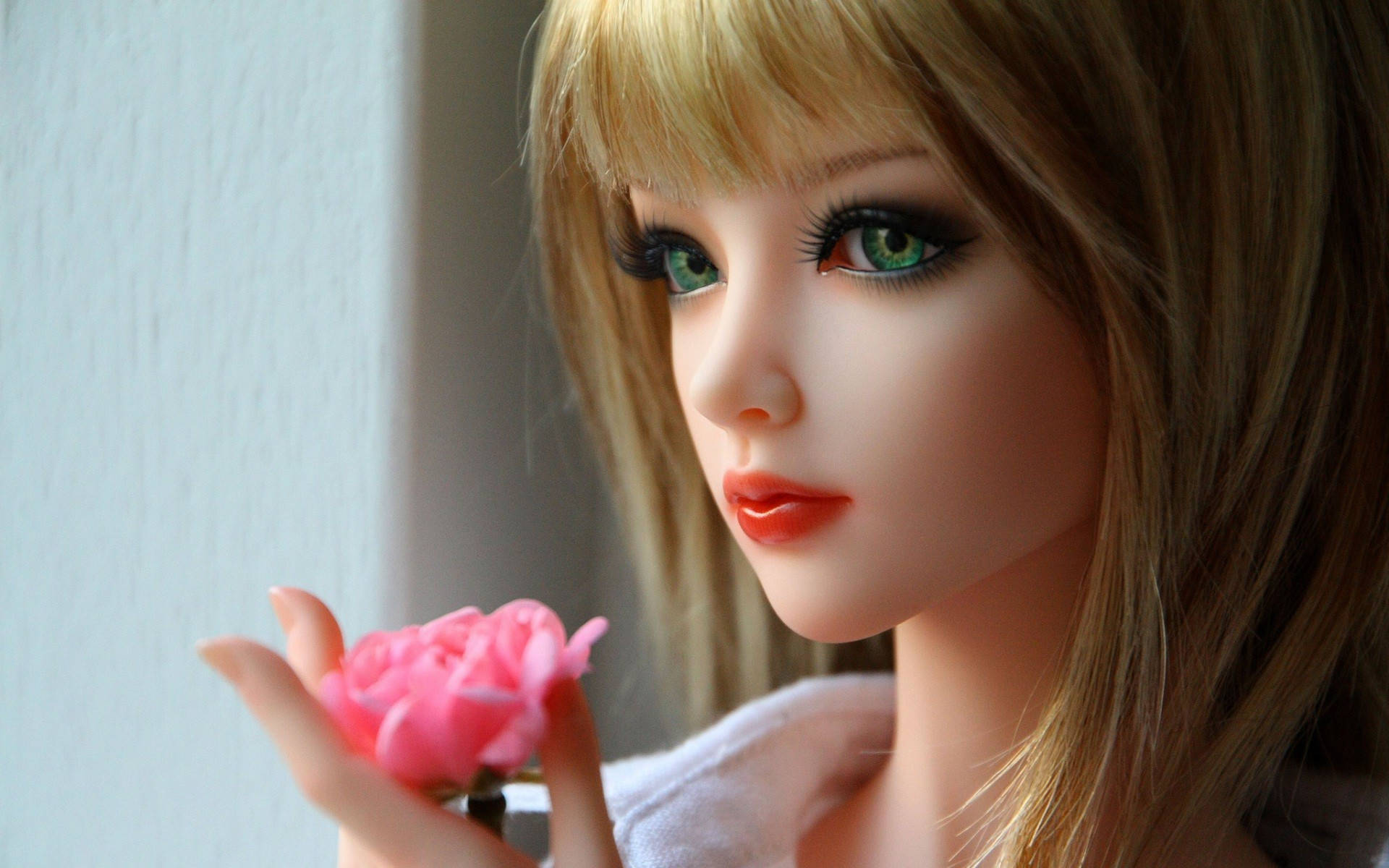 Barbie Doll Emerald Eyes Background