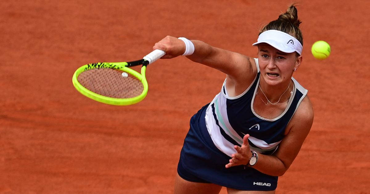 Barbora Krejcikova Women's Final At Roland Garros Background