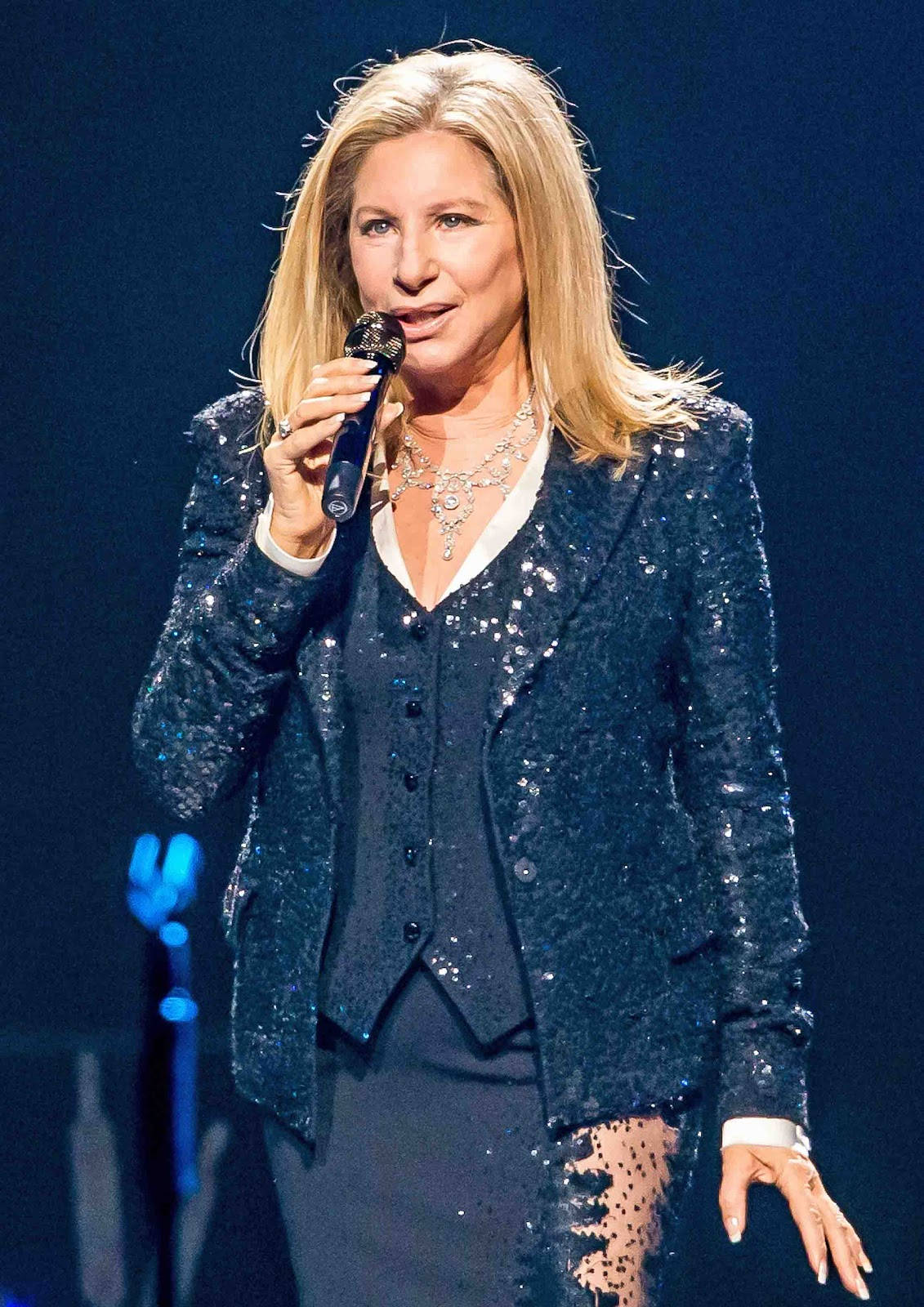 Barbra Streisand Performing Live At Mgm Grand