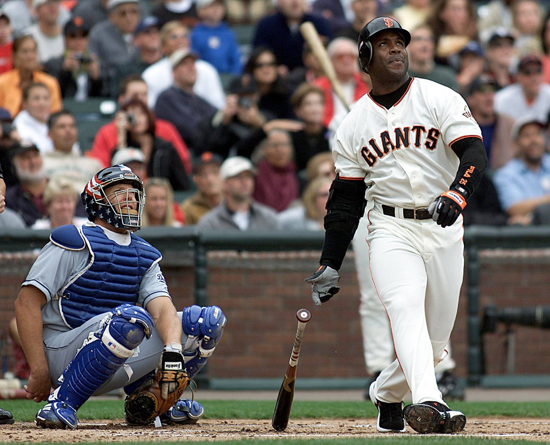 Barry Bonds Looking Up Background