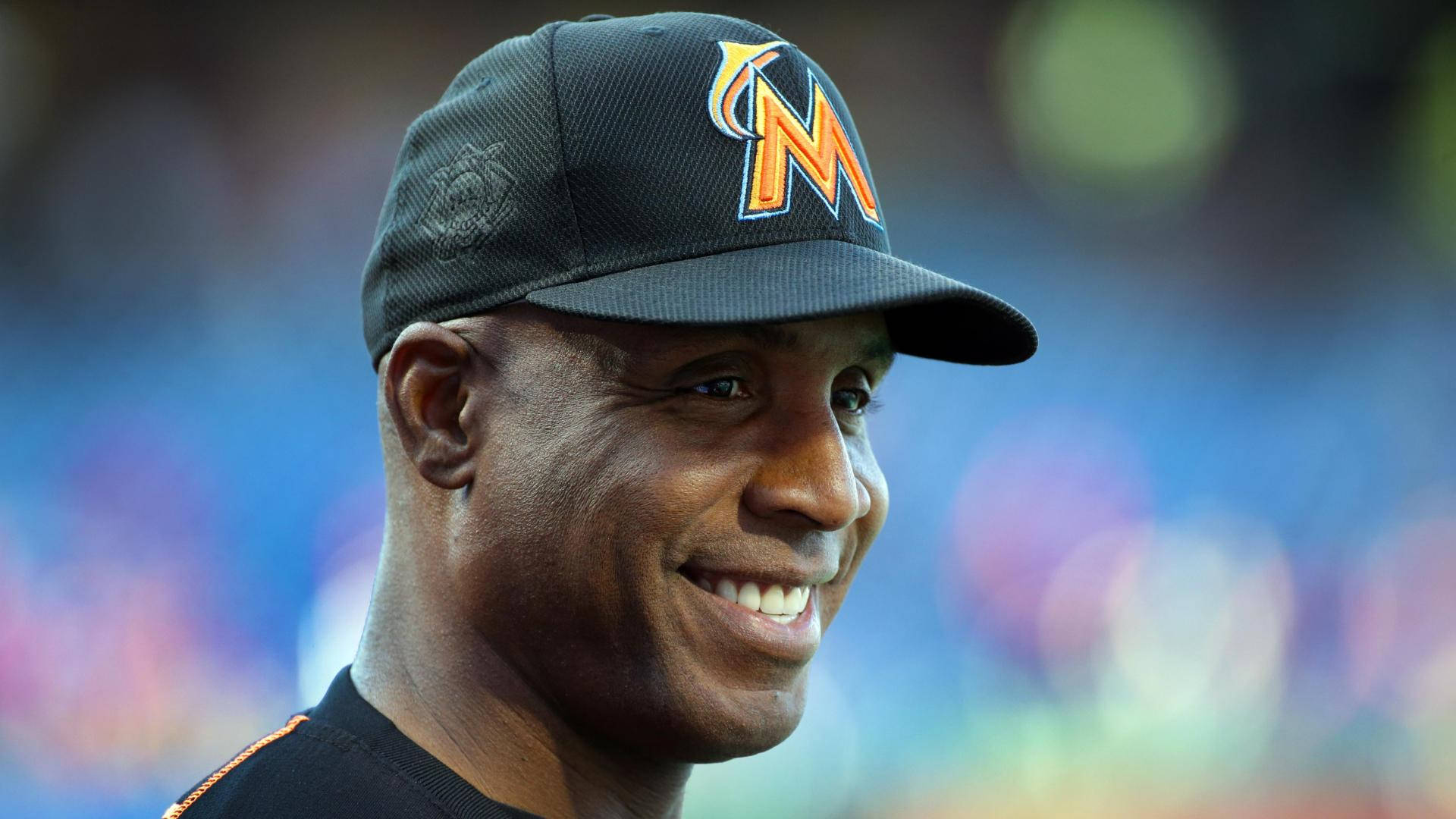 Barry Bonds With Black Cap Background