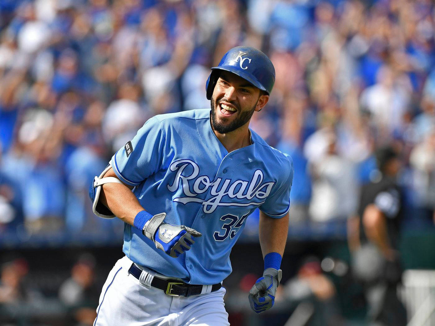 Baseball Player Eric Hosmer Running Background