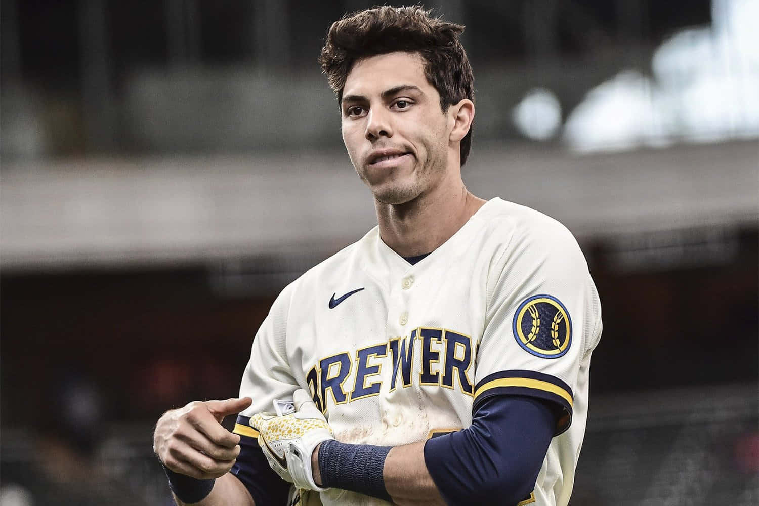 Baseball Playerin Brewers Uniform Background