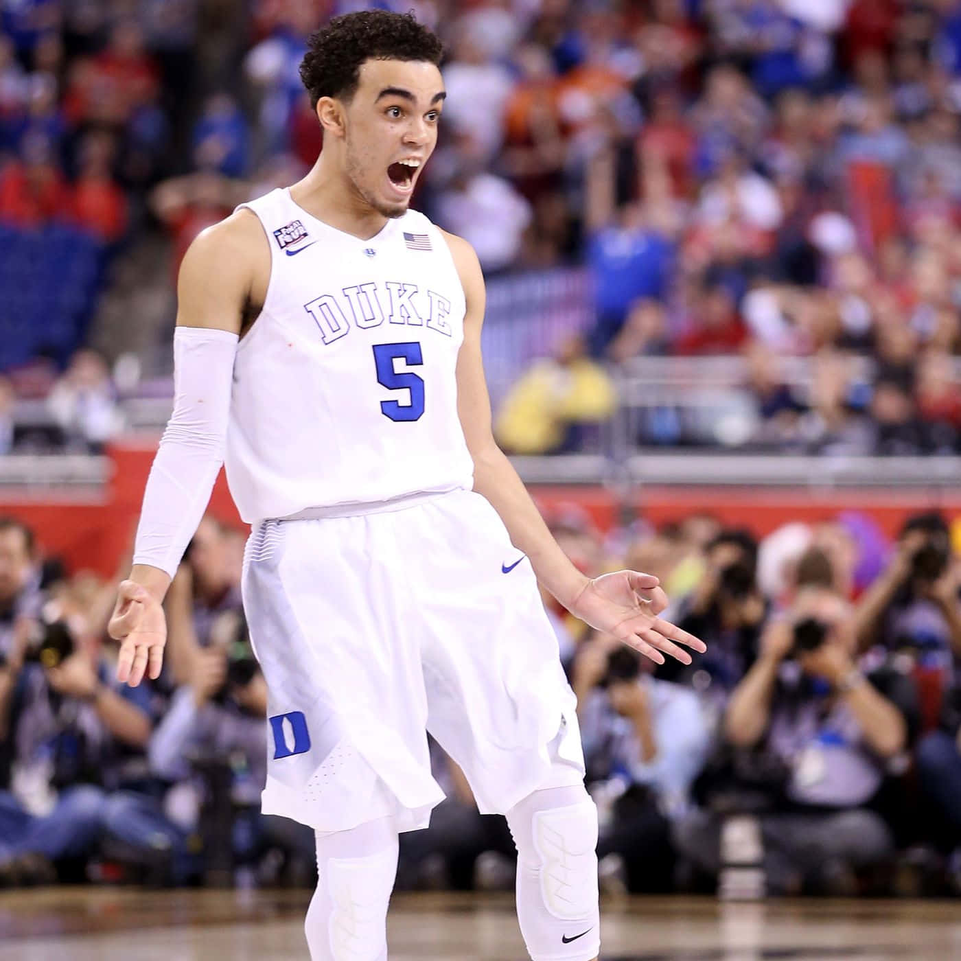 Basketball Number 5 Tyus Jones Background