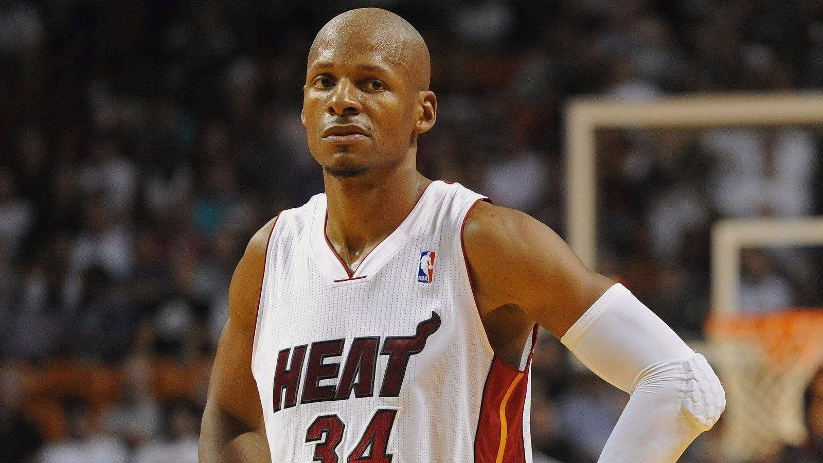 Basketball Player Ray Allen Background